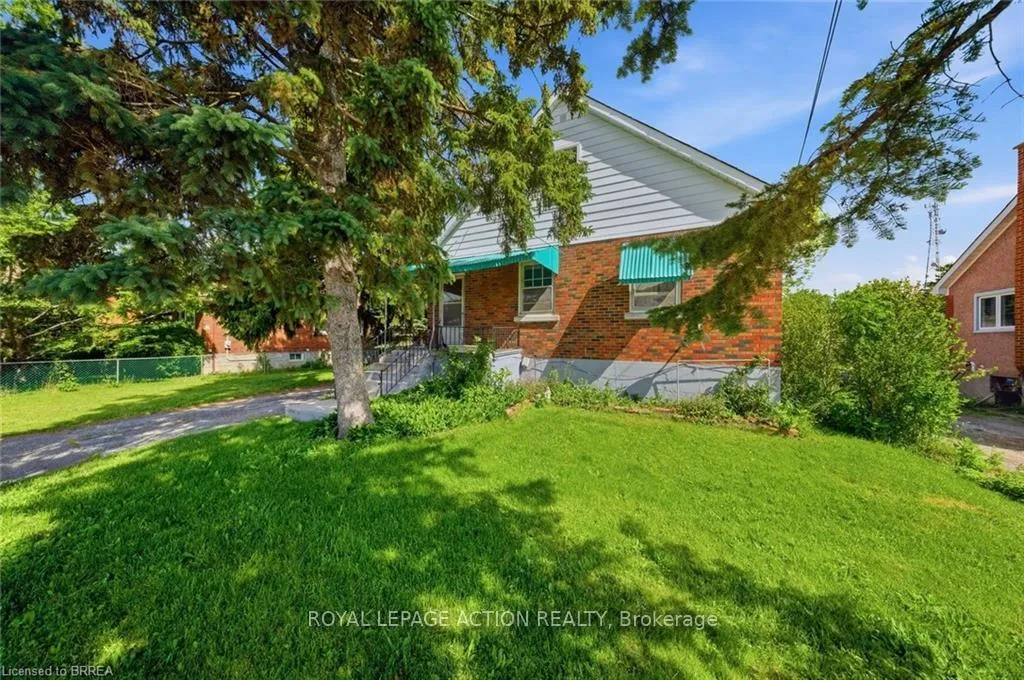 Photo 2 of 26 Alice Street, Brantford — HOMEH