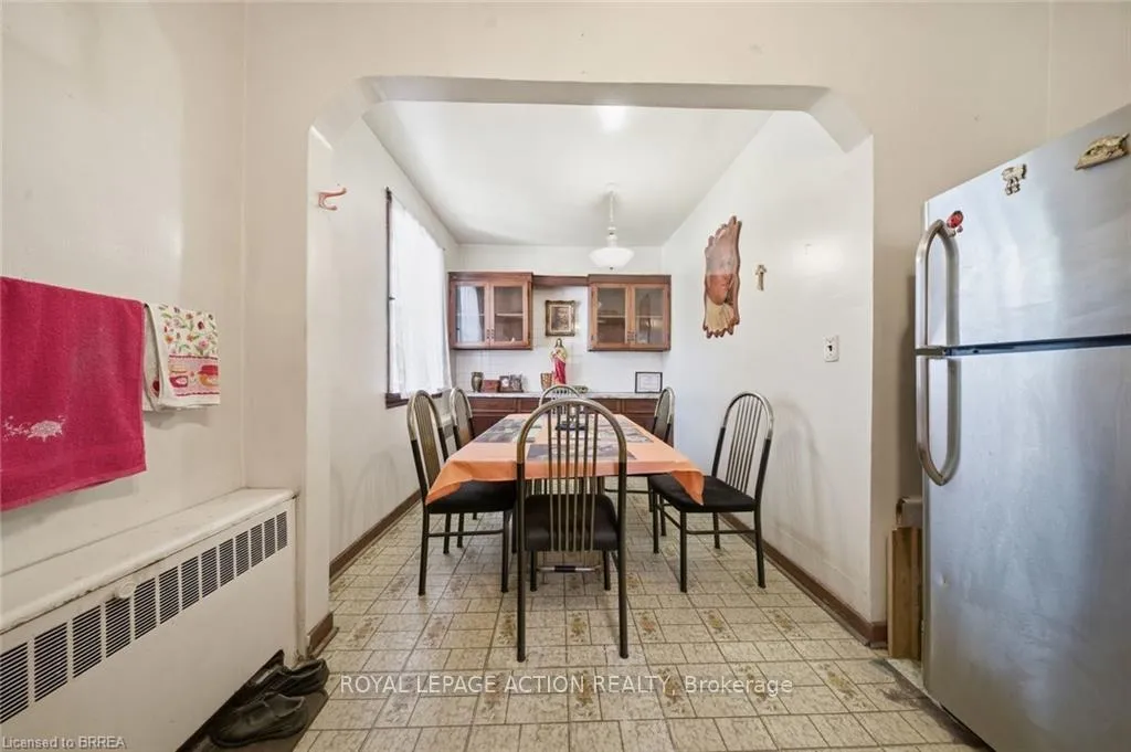Photo 10 of 26 Alice Street, Brantford — HOMEH