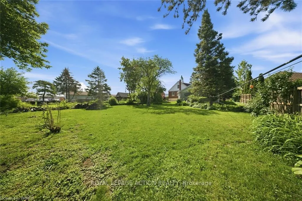 Photo 32 of 26 Alice Street, Brantford — HOMEH