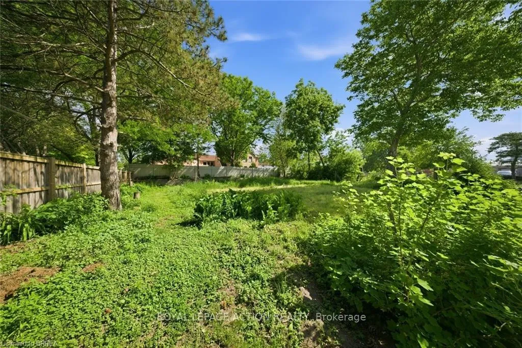 Photo 33 of 26 Alice Street, Brantford — HOMEH