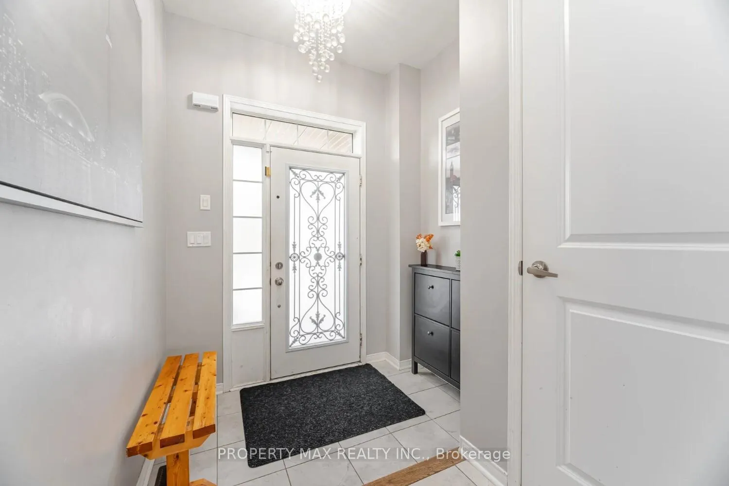 Photo 4 of 66 Rimrock Crescent, Whitby, Williamsburg — HOMEH