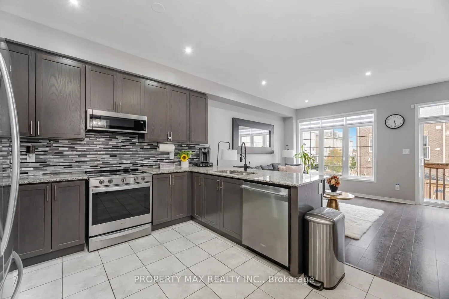 Photo 8 of 66 Rimrock Crescent, Whitby, Williamsburg — HOMEH