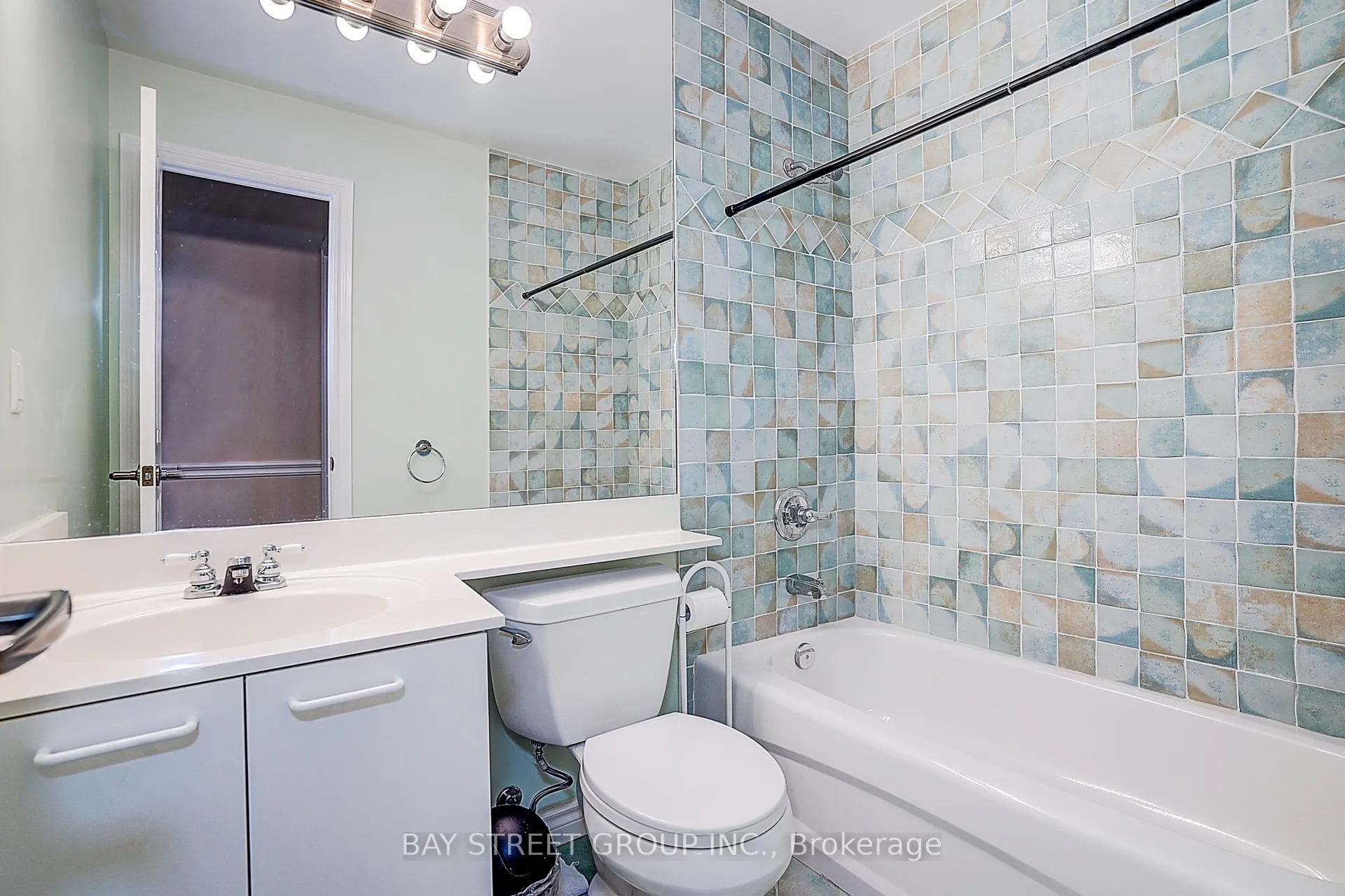 Photo 35 of Unit Lph3, 130 Pond Drive, Markham, Commerce Valley — HOMEH
