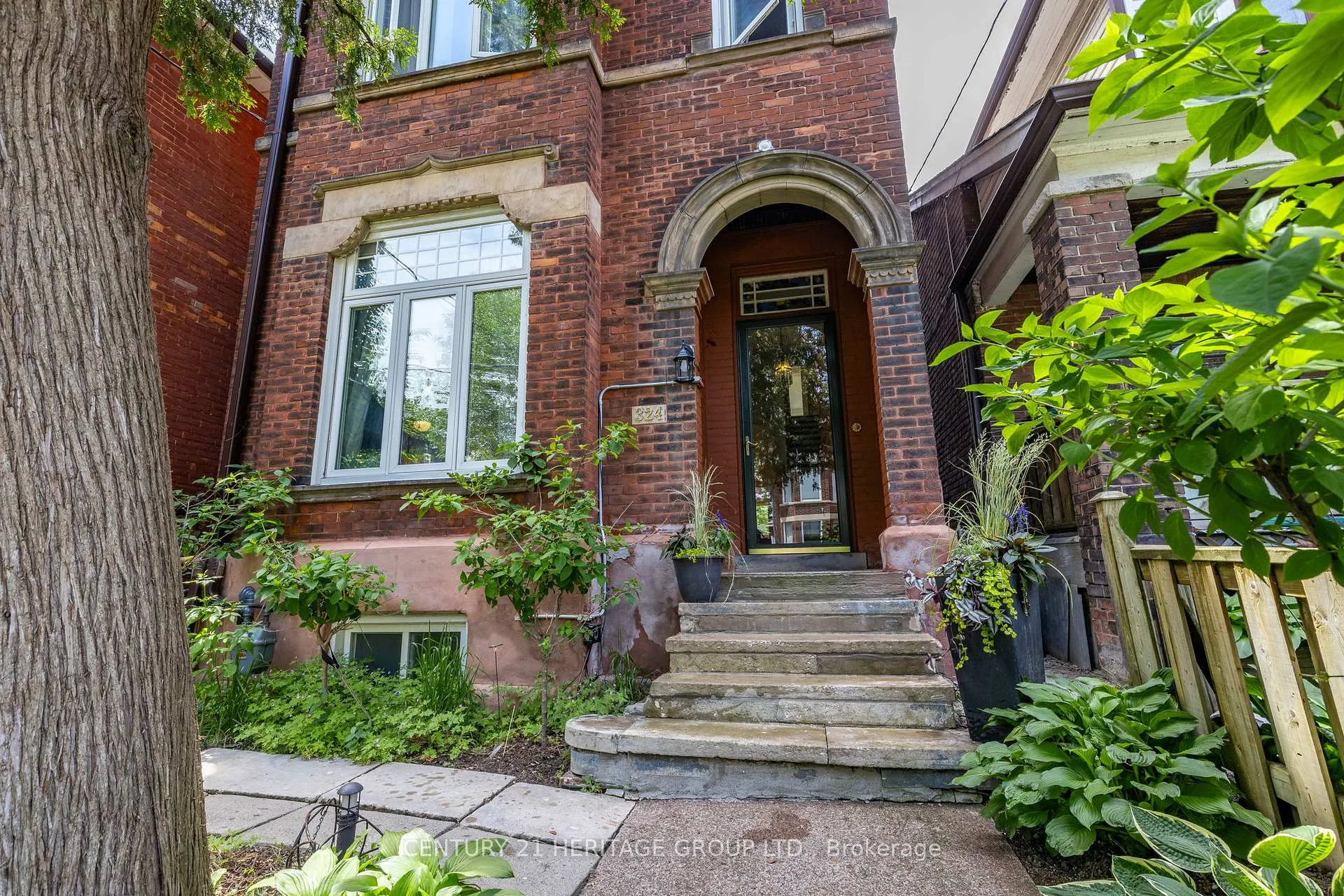 Photo 2 of 324 Delaware Avenue, Toronto, Dovercourt-Wallace Emerson-Junction — HOMEH