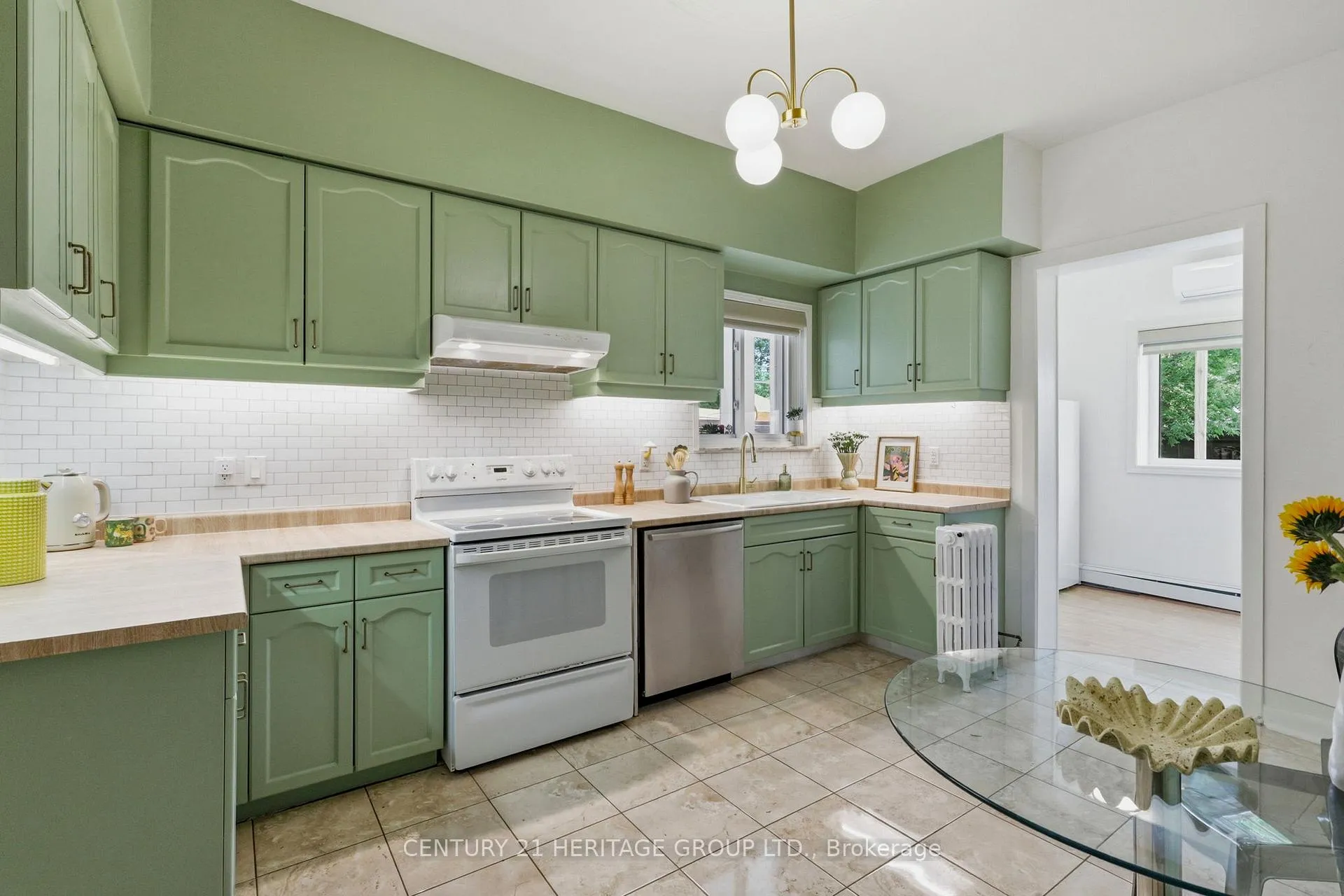 Photo 11 of 324 Delaware Avenue, Toronto, Dovercourt-Wallace Emerson-Junction — HOMEH