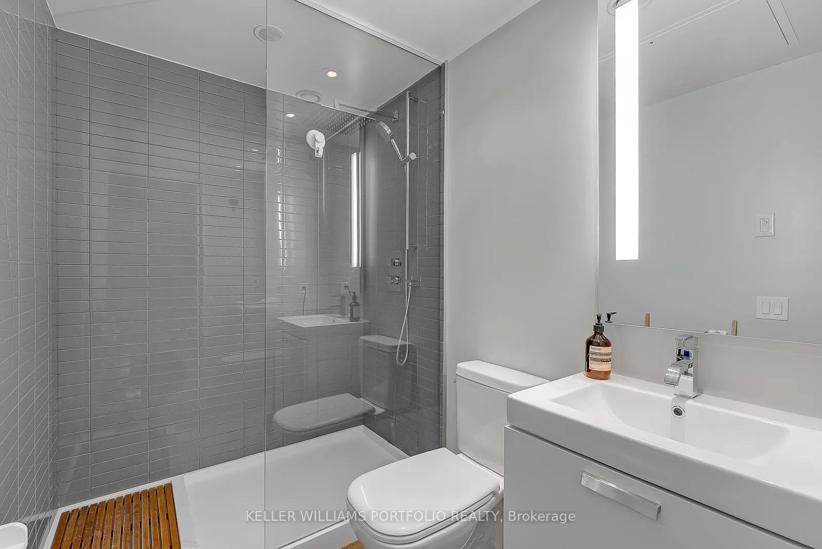 Photo 4 of Unit 622, 629 King Street W, Toronto, Waterfront Communities — HOMEH