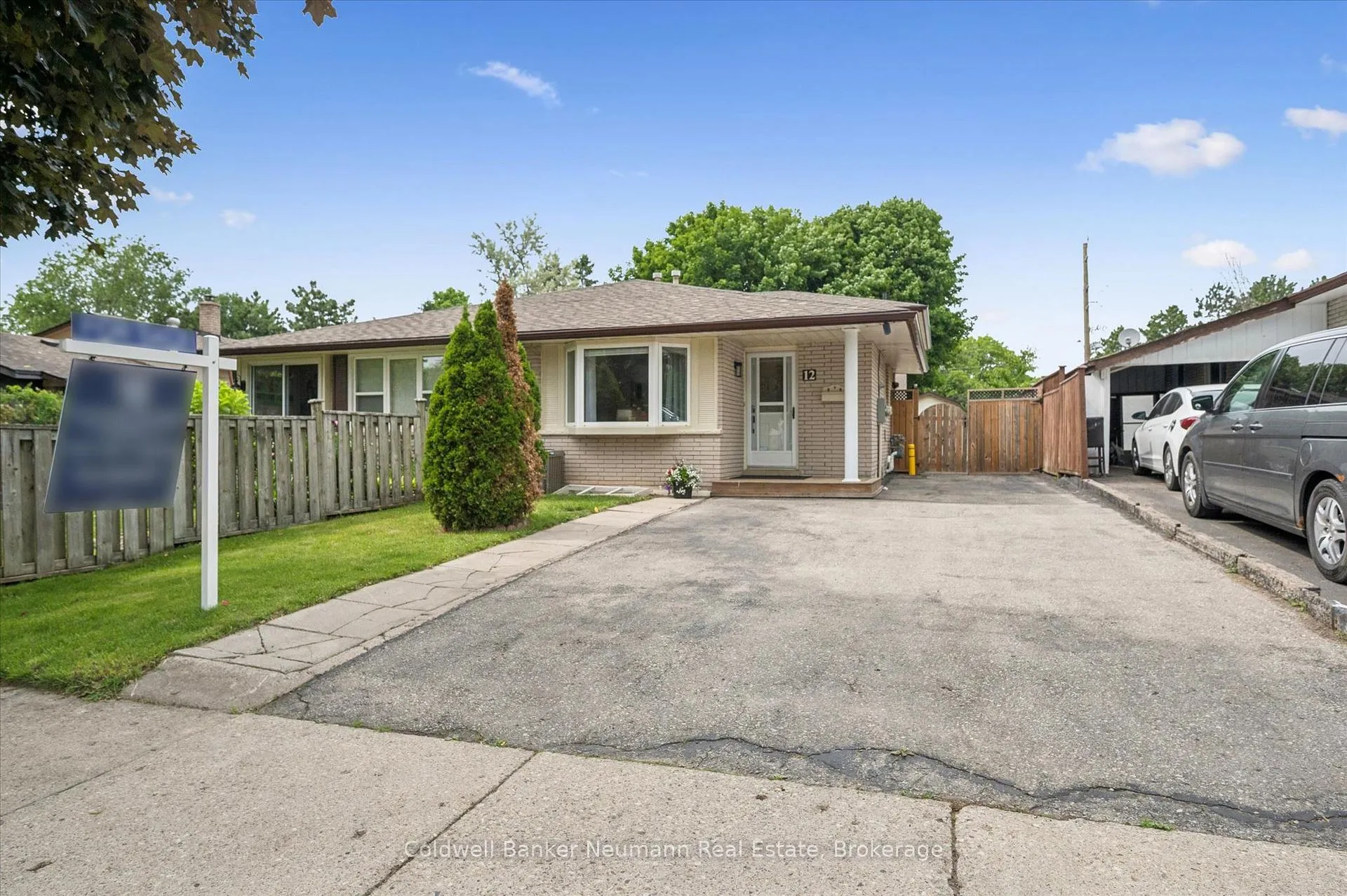 Photo 1 of 12 Shea Crescent, Kitchener, Laurentian Hills — HOMEH