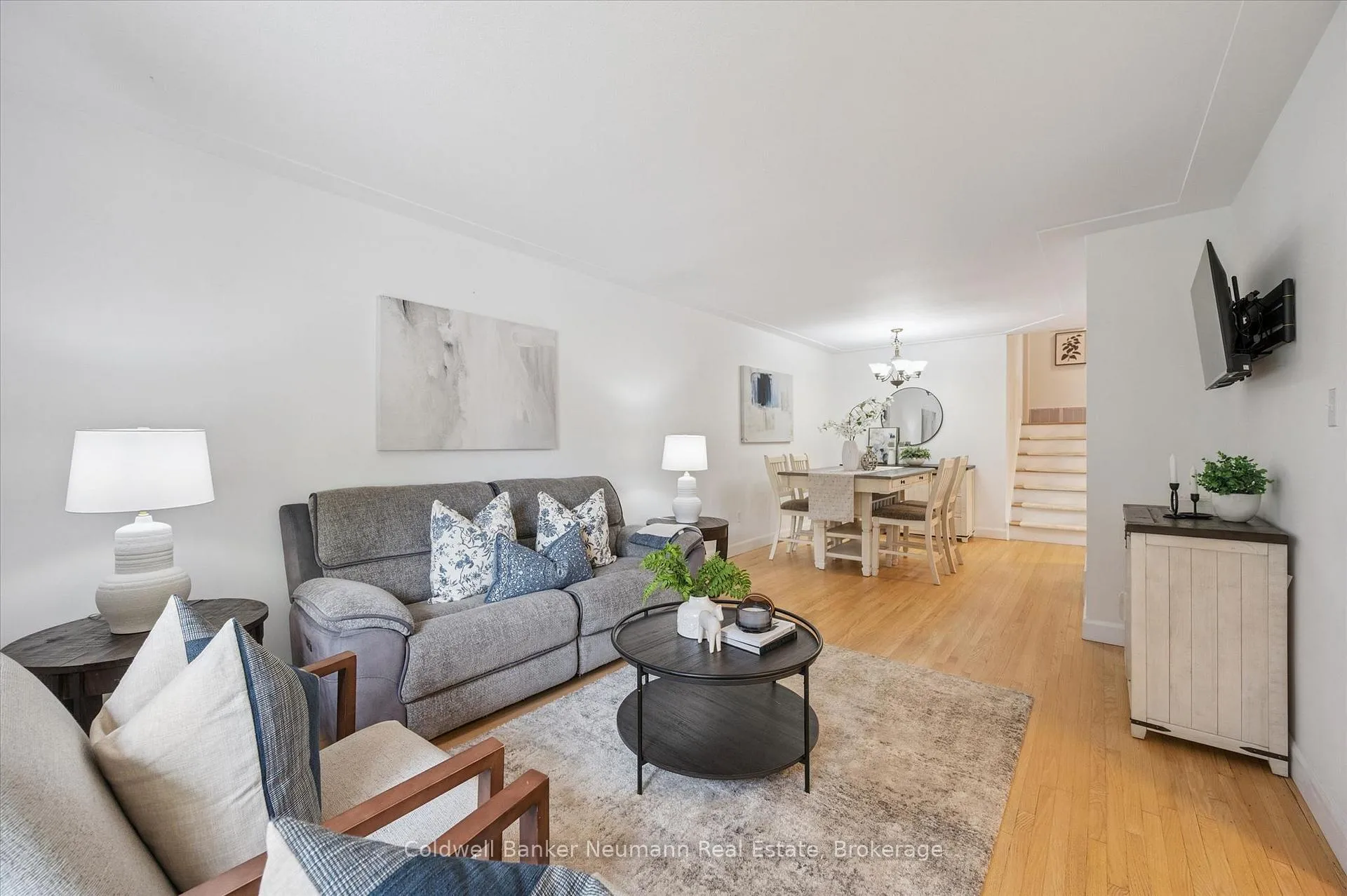 Photo 5 of 12 Shea Crescent, Kitchener, Laurentian Hills — HOMEH