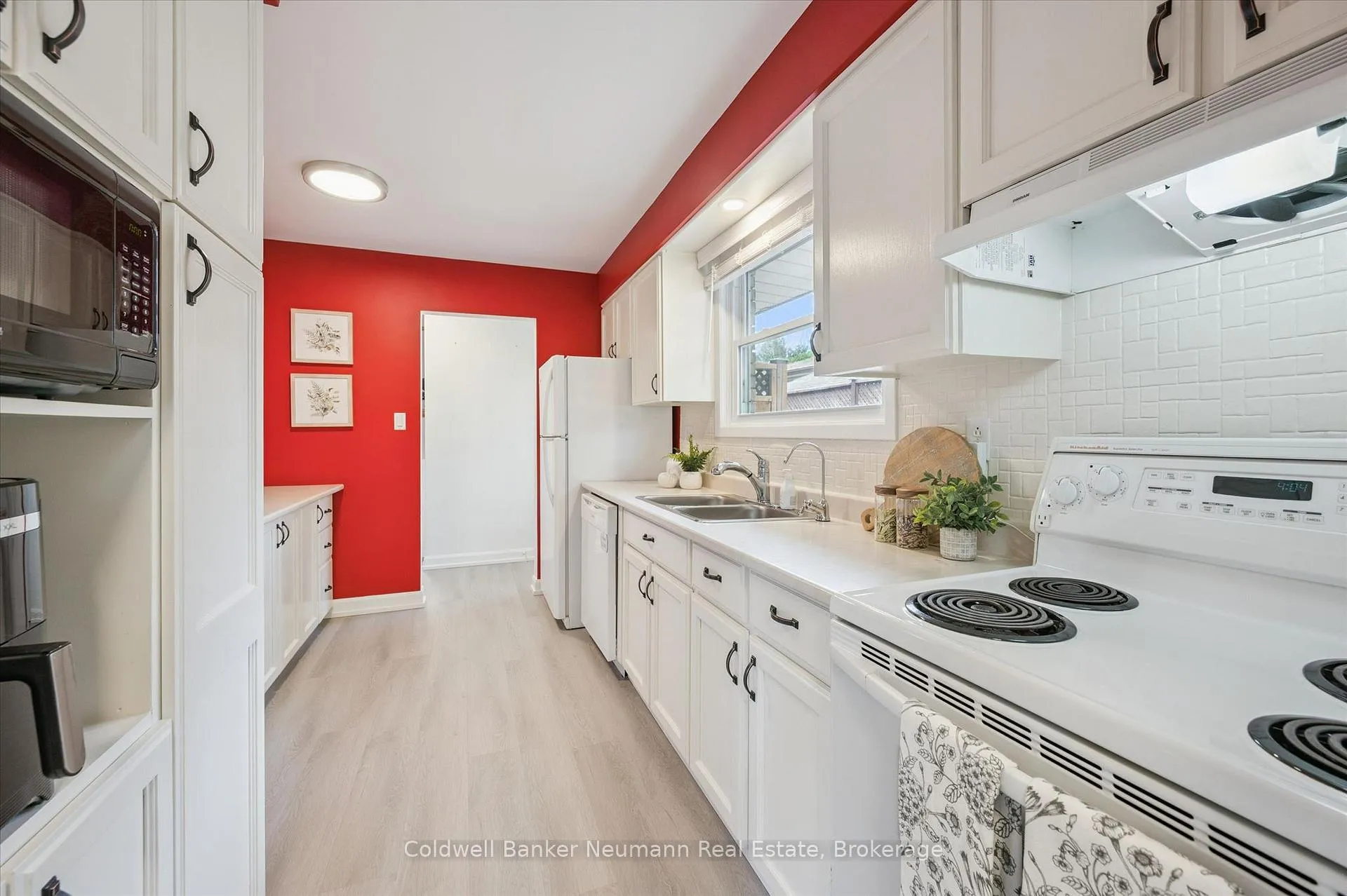 Photo 7 of 12 Shea Crescent, Kitchener, Laurentian Hills — HOMEH