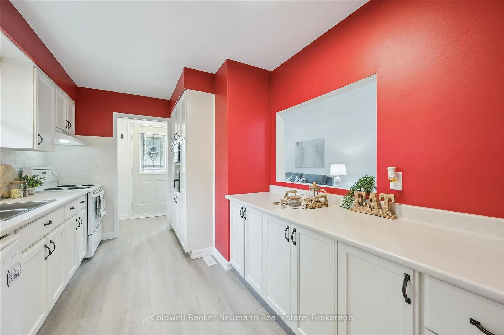 Photo 8 of 12 Shea Crescent, Kitchener, Laurentian Hills — HOMEH