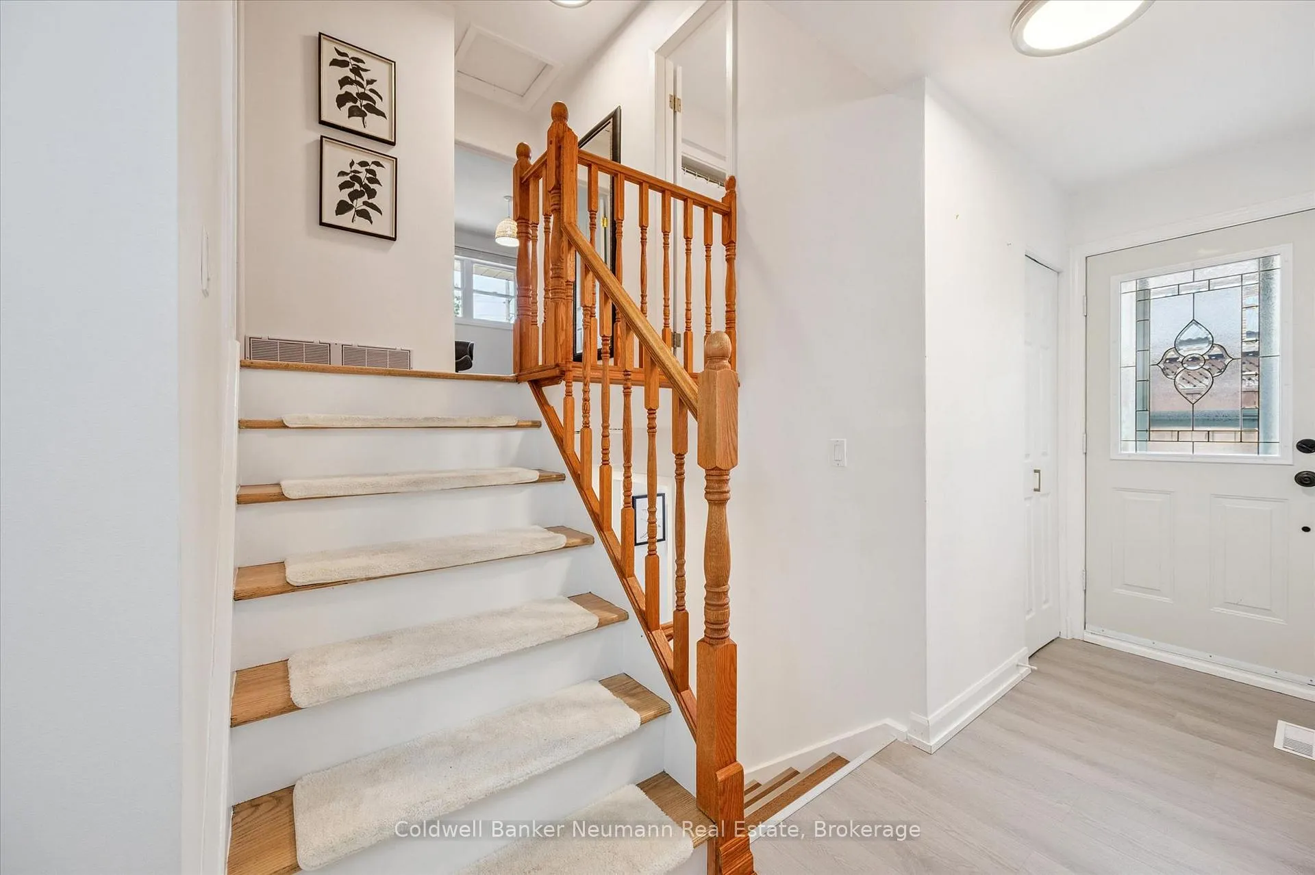 Photo 10 of 12 Shea Crescent, Kitchener, Laurentian Hills — HOMEH