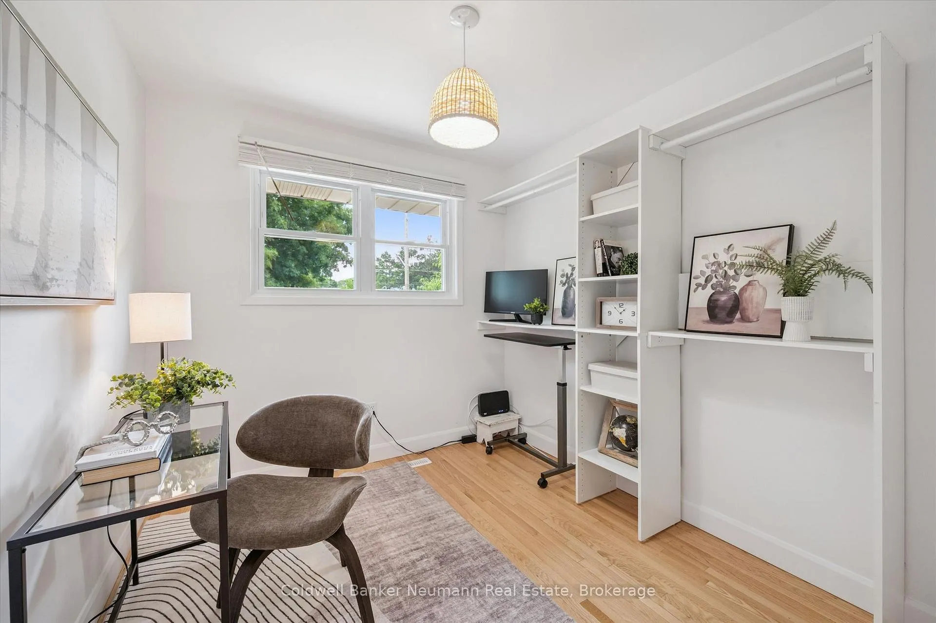 Photo 11 of 12 Shea Crescent, Kitchener, Laurentian Hills — HOMEH