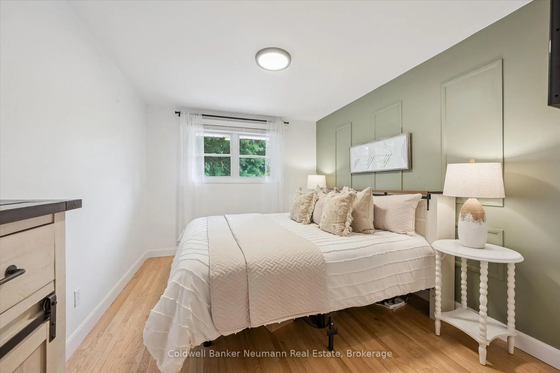 Photo 12 of 12 Shea Crescent, Kitchener, Laurentian Hills — HOMEH