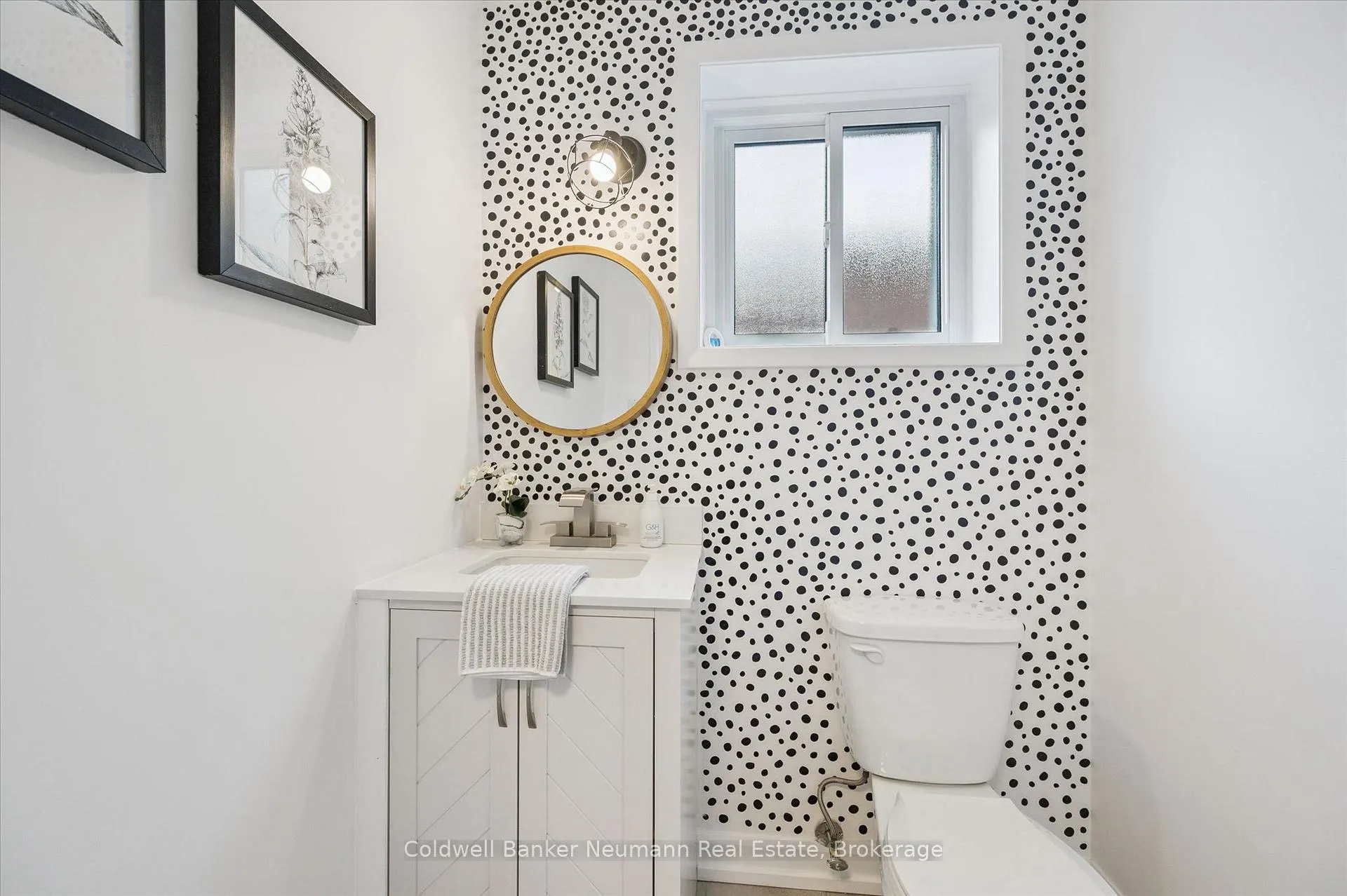 Photo 16 of 12 Shea Crescent, Kitchener, Laurentian Hills — HOMEH