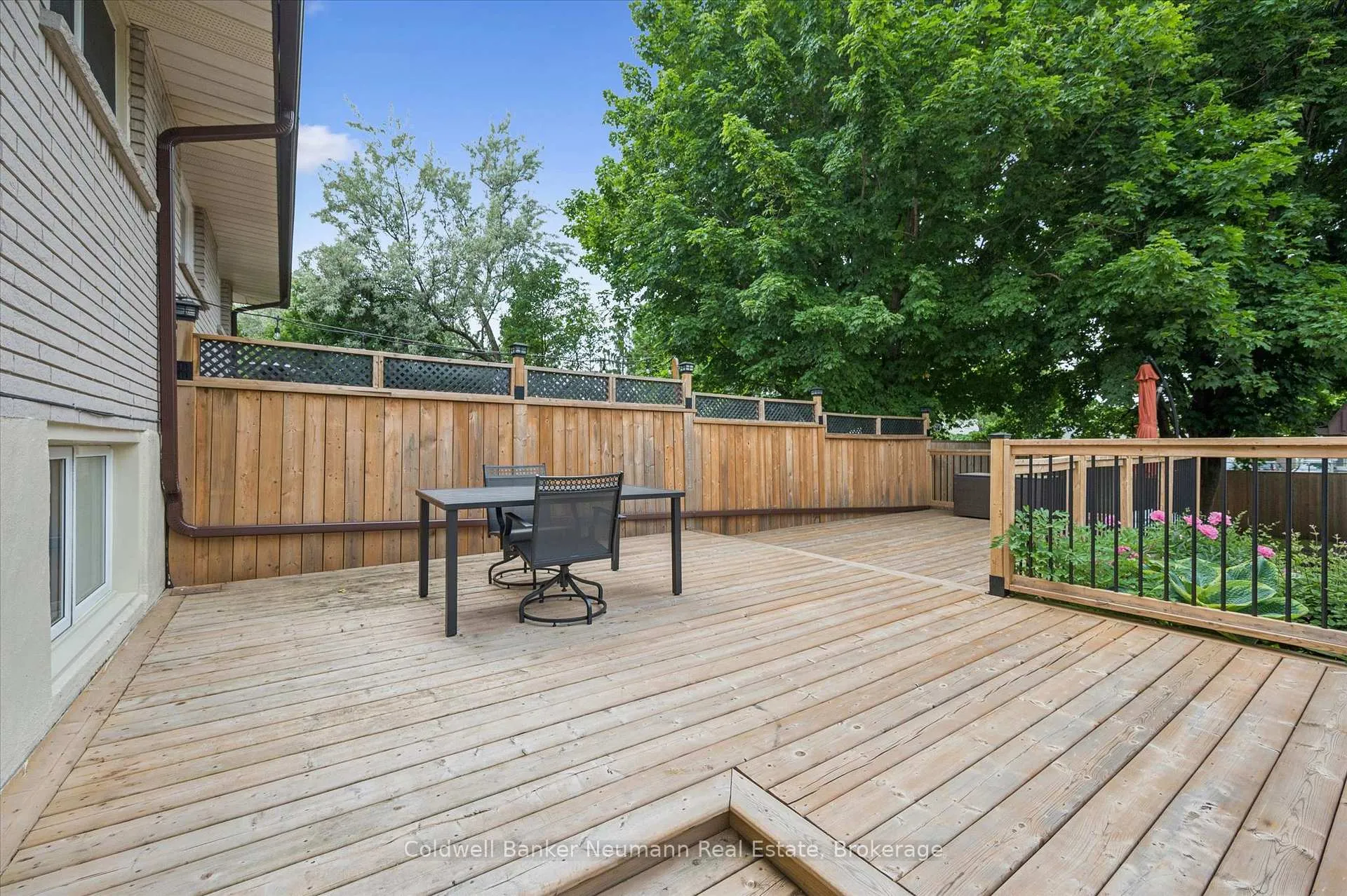 Photo 22 of 12 Shea Crescent, Kitchener, Laurentian Hills — HOMEH