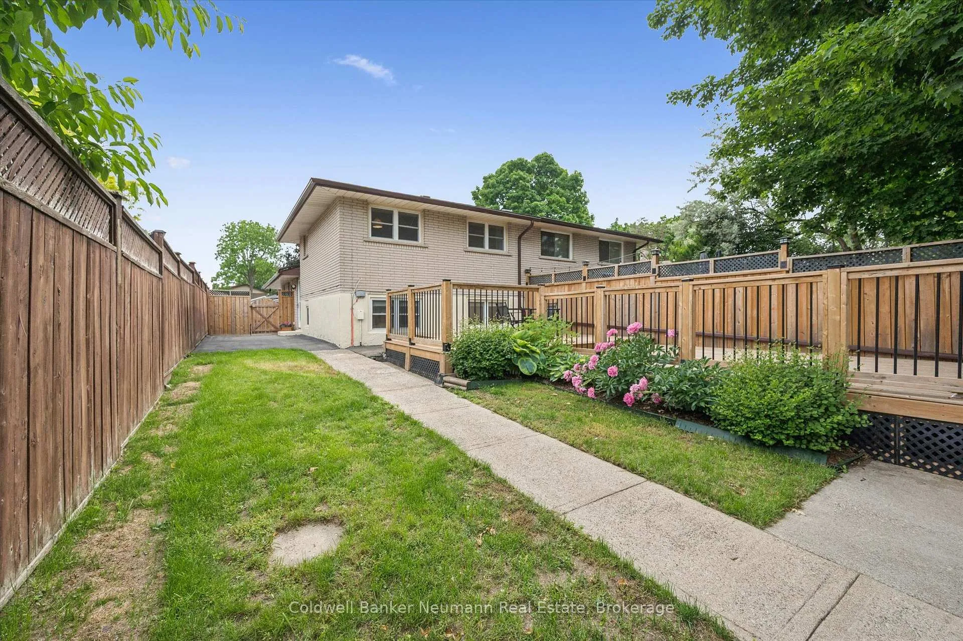 Photo 24 of 12 Shea Crescent, Kitchener, Laurentian Hills — HOMEH
