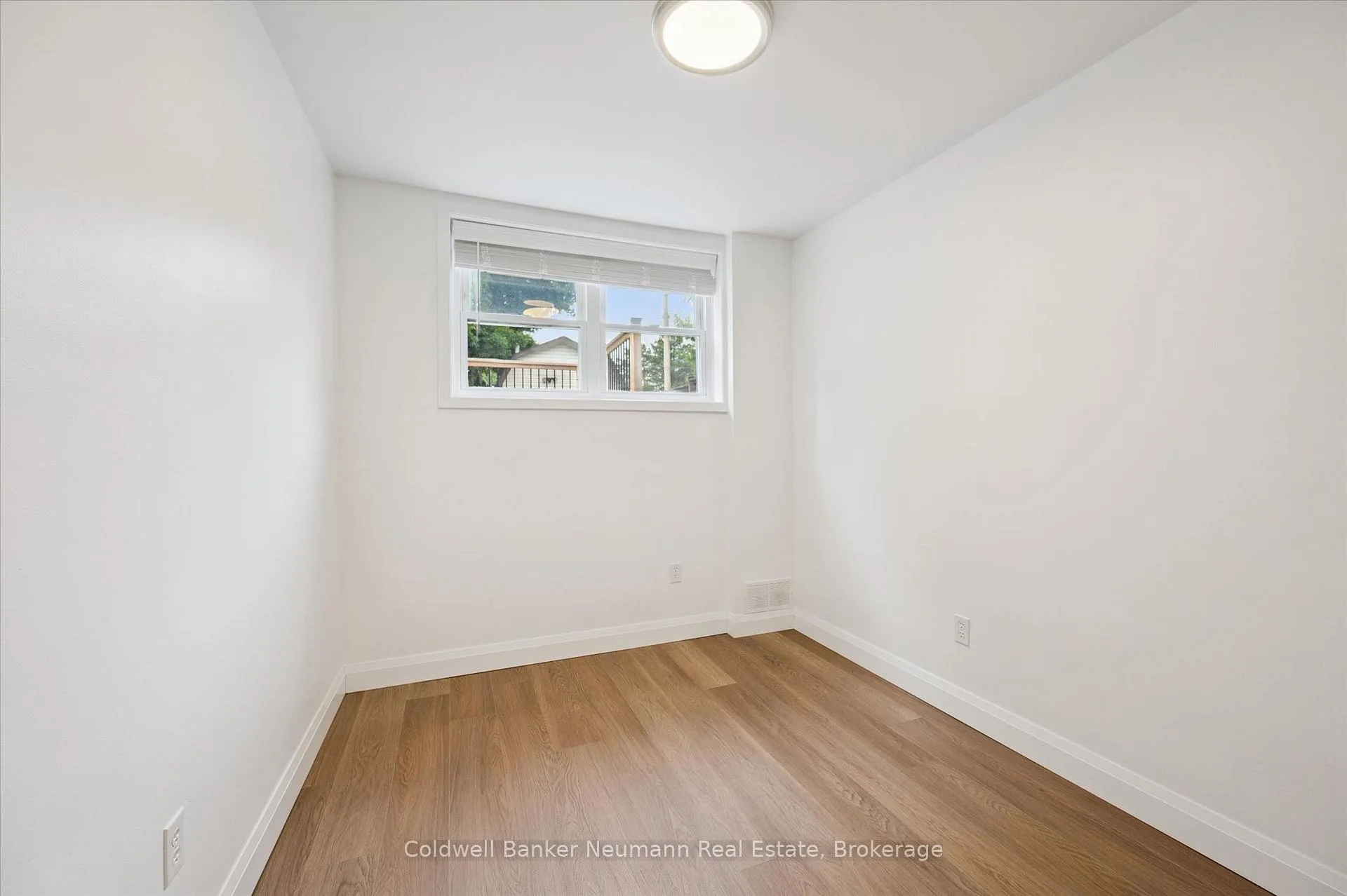Photo 32 of 12 Shea Crescent, Kitchener, Laurentian Hills — HOMEH