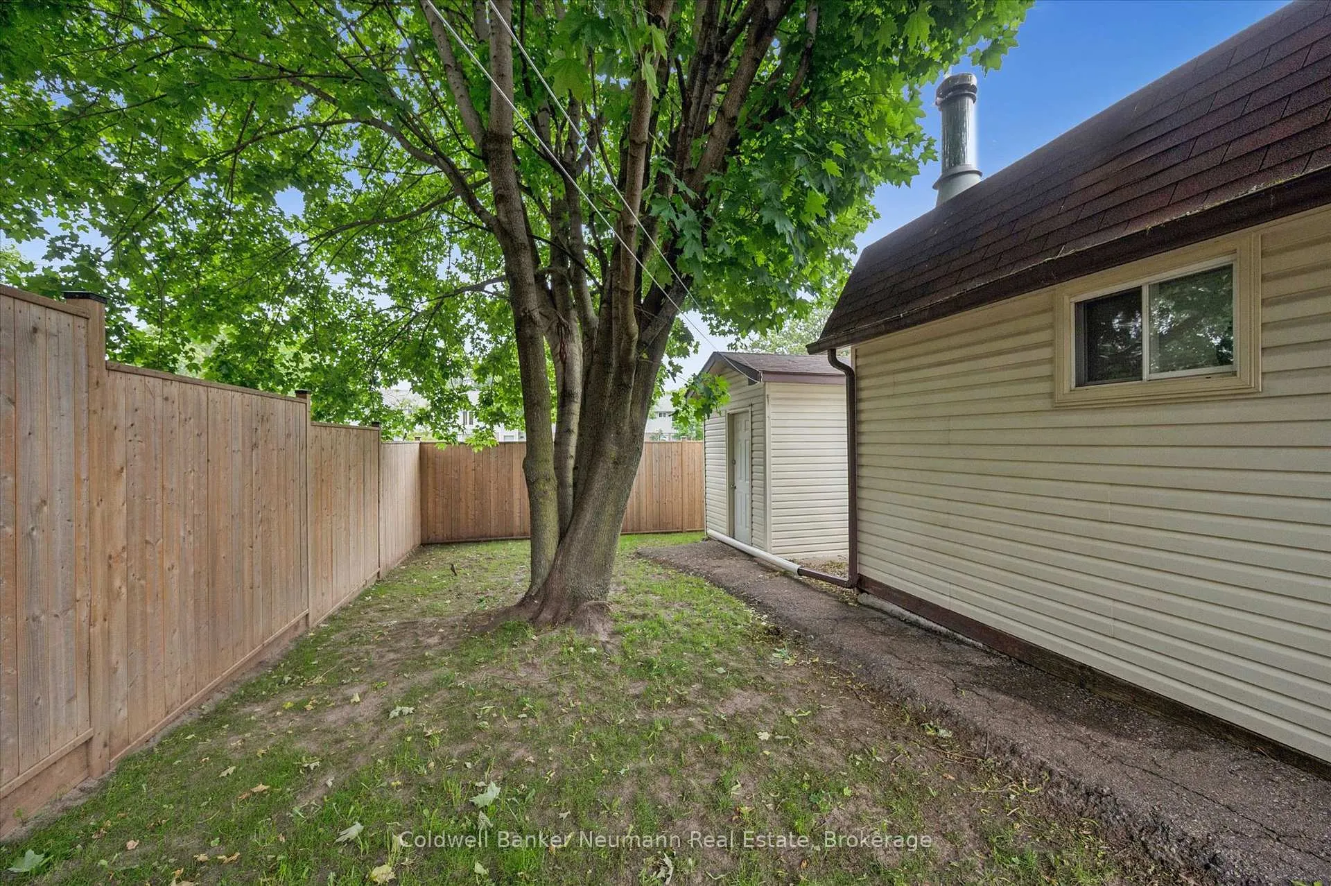 Photo 36 of 12 Shea Crescent, Kitchener, Laurentian Hills — HOMEH