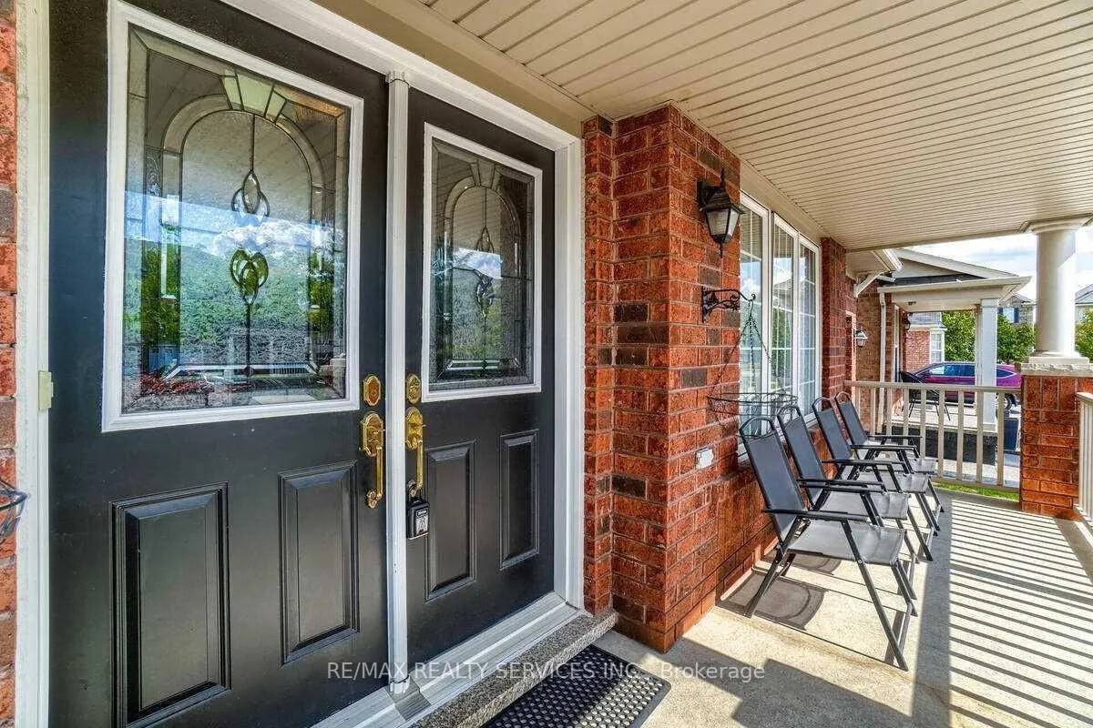 Photo 3 of 16 Ollie Avenue, Brampton, Credit Valley — HOMEH