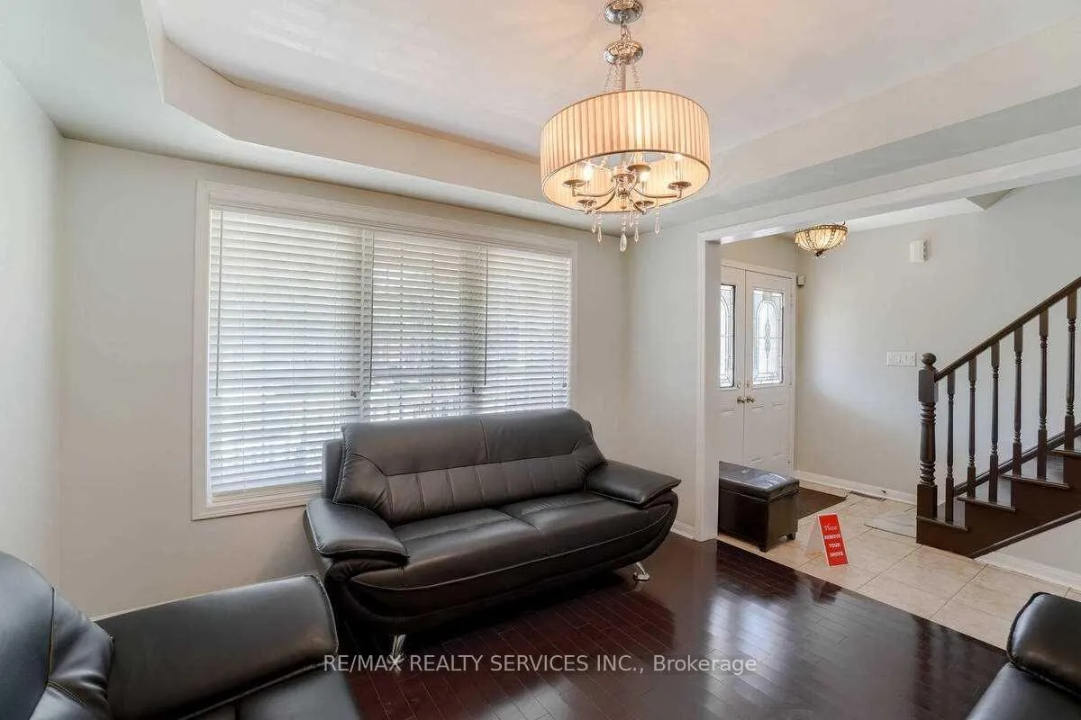 Photo 4 of 16 Ollie Avenue, Brampton, Credit Valley — HOMEH