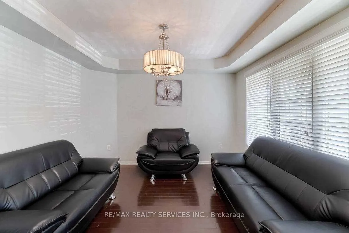 Photo 5 of 16 Ollie Avenue, Brampton, Credit Valley — HOMEH