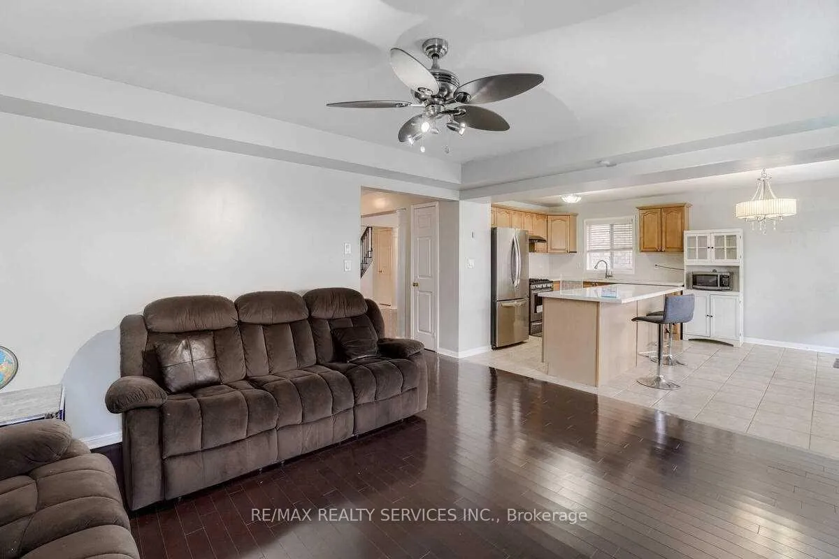 Photo 10 of 16 Ollie Avenue, Brampton, Credit Valley — HOMEH