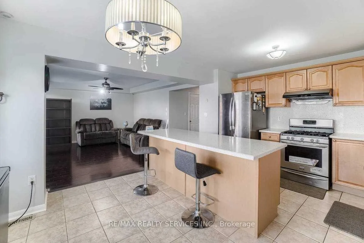 Photo 11 of 16 Ollie Avenue, Brampton, Credit Valley — HOMEH