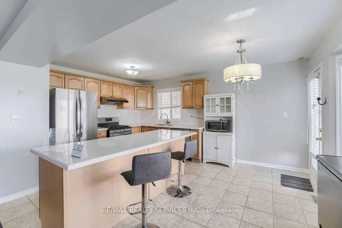 Photo 12 of 16 Ollie Avenue, Brampton, Credit Valley — HOMEH