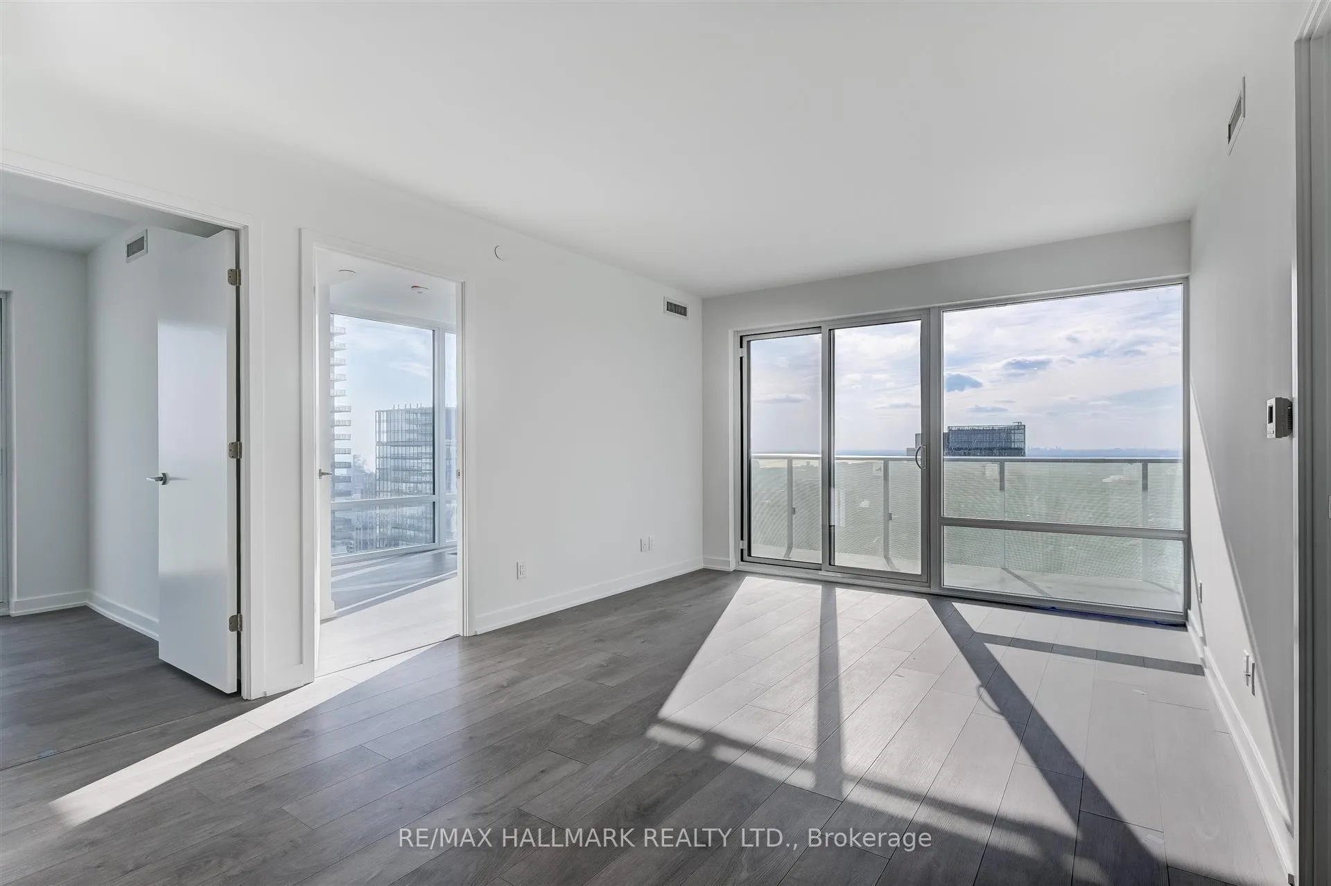 Photo of Unit 5212, 501 Yonge Street