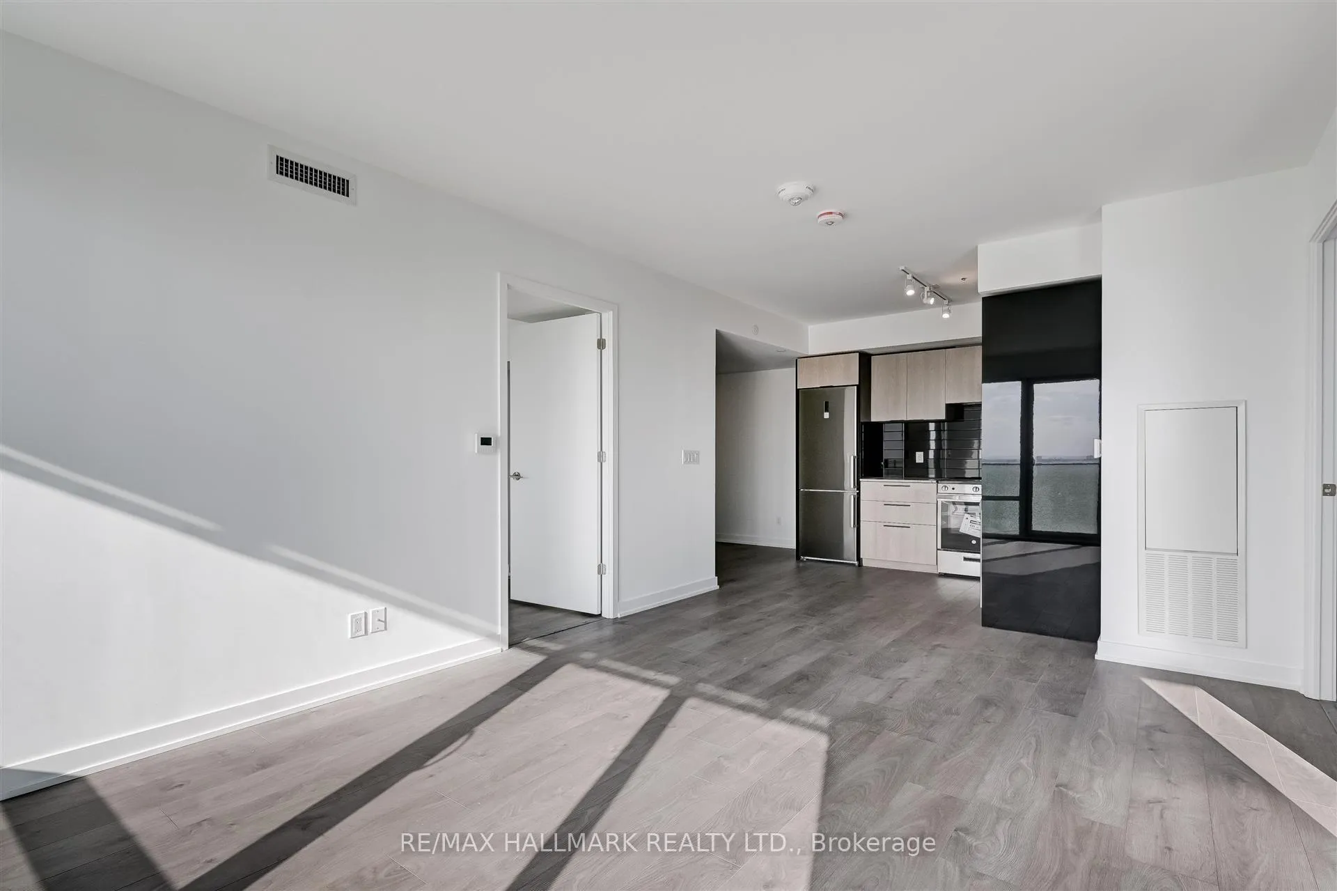 Photo 4 of Unit 5212, 501 Yonge Street, Toronto, Bay Street Corridor — HOMEH