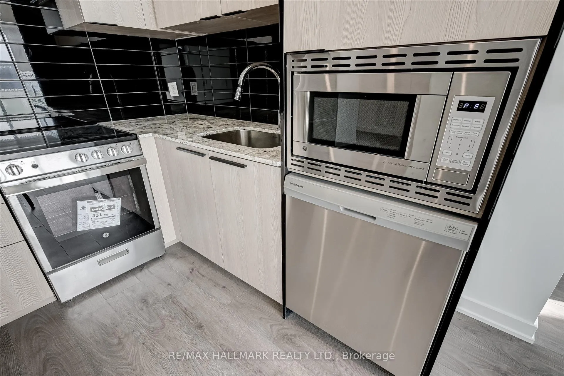 Photo 7 of Unit 5212, 501 Yonge Street, Toronto, Bay Street Corridor — HOMEH
