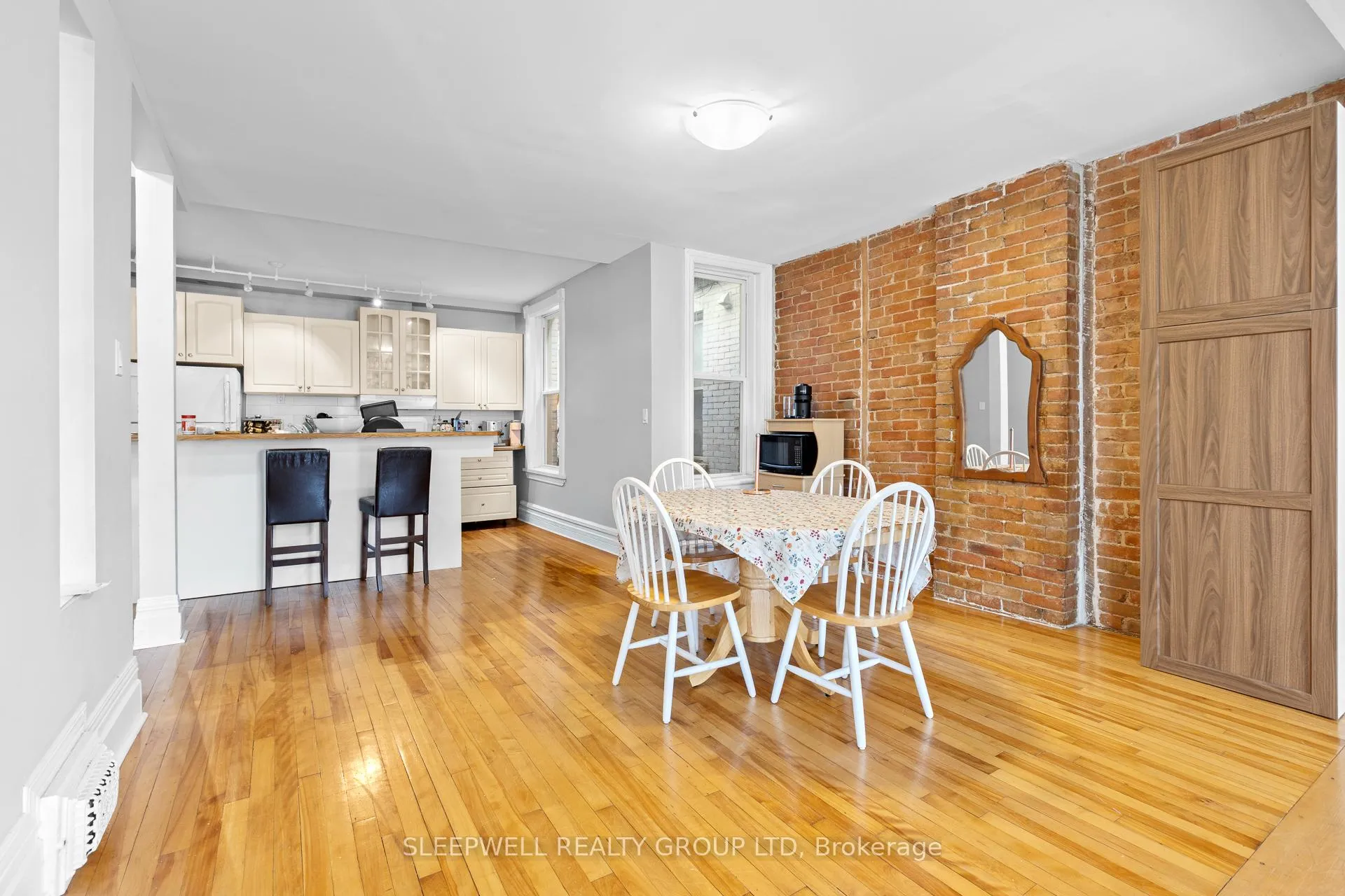 Photo 5 of 389 Daly Avenue, Ottawa, Sandy Hill — HOMEH