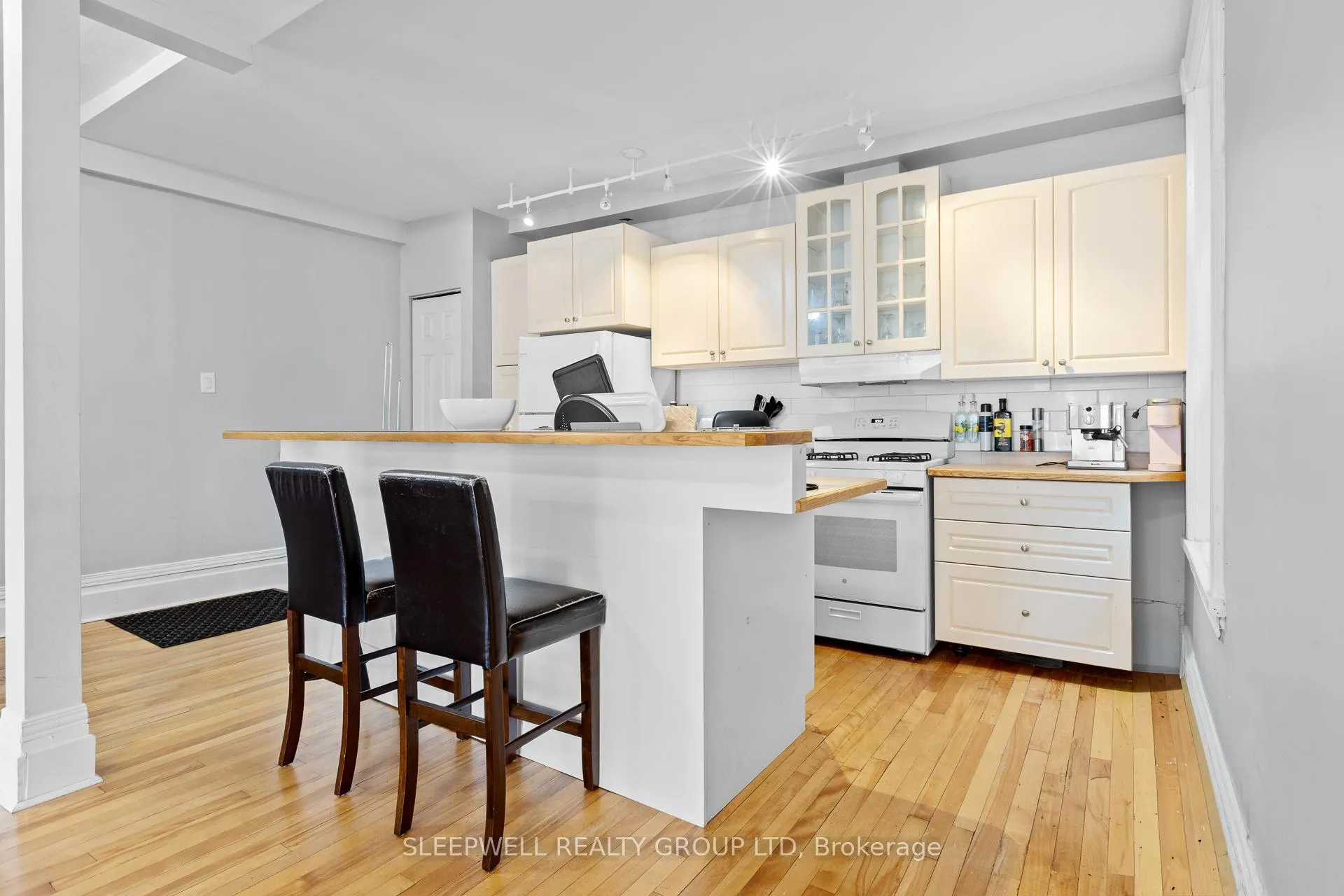 Photo 6 of 389 Daly Avenue, Ottawa, Sandy Hill — HOMEH