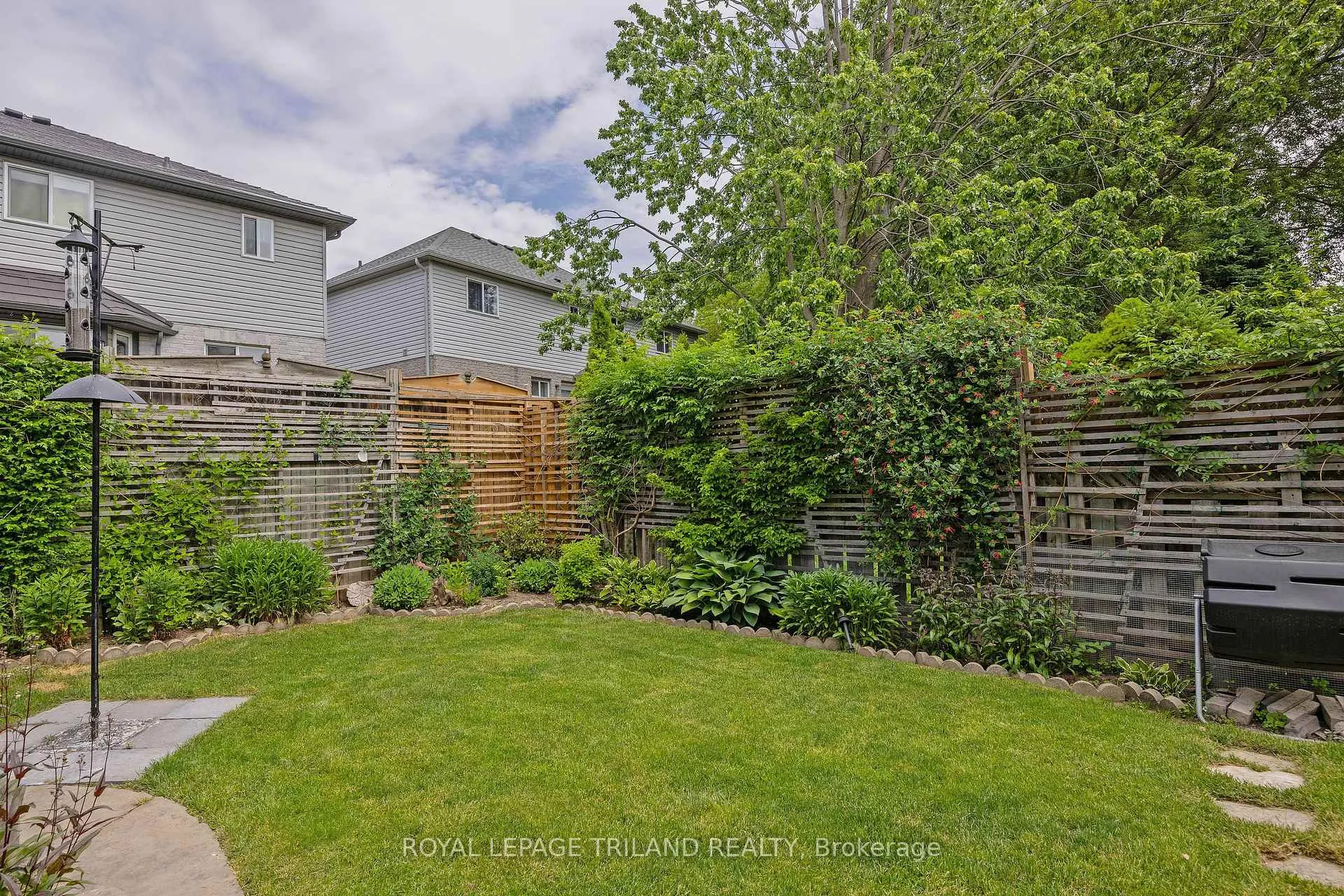 Photo 38 of 160 Grenfell Crescent, London, North C — HOMEH