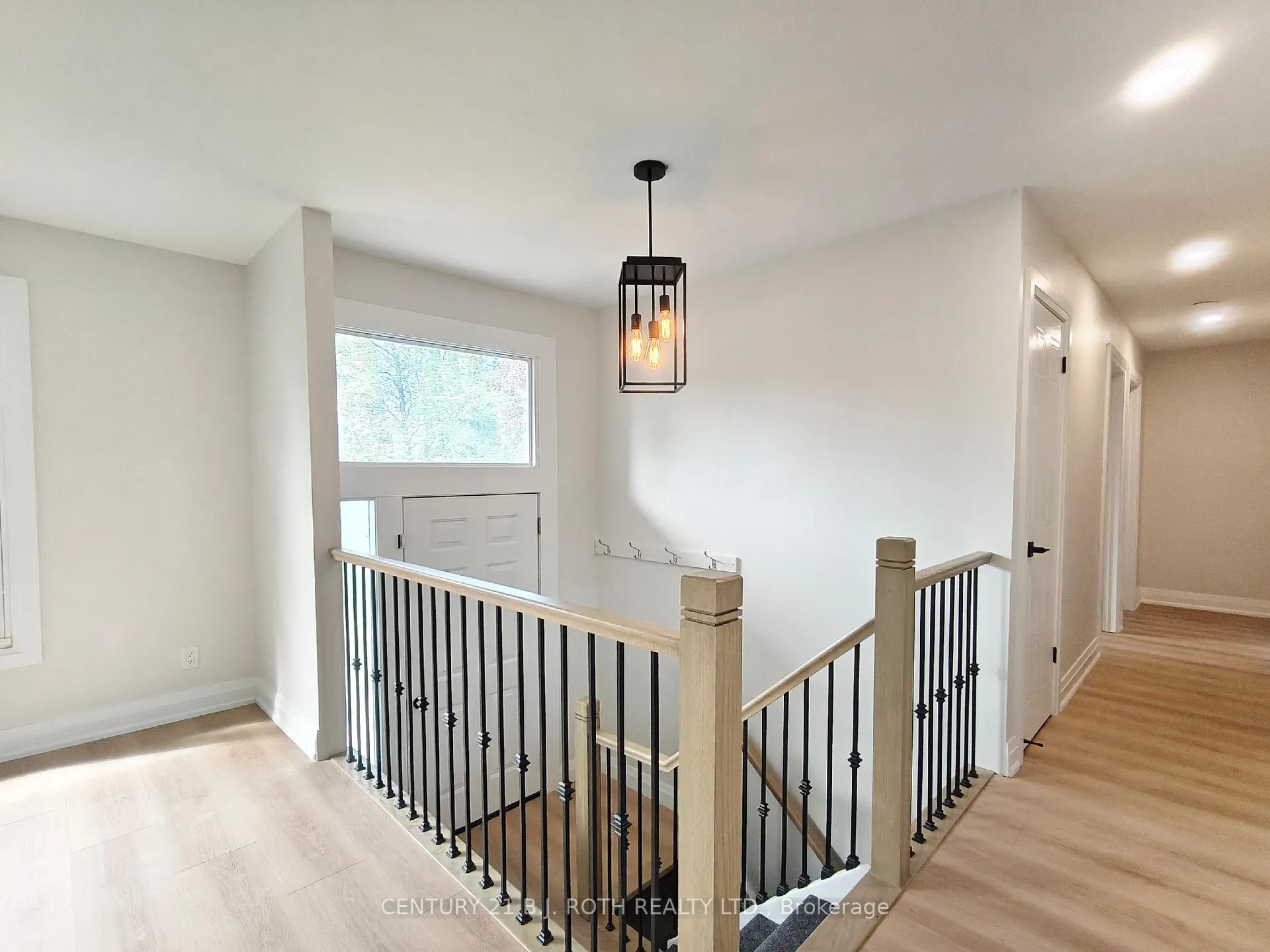 Photo 2 of 698 Burton Drive, Innisfil, Alcona — HOMEH