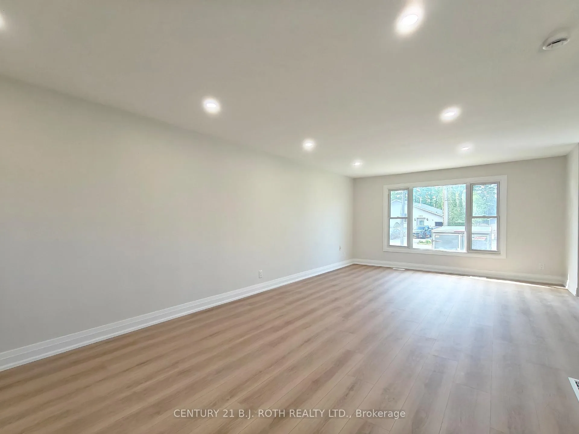 Photo 3 of 698 Burton Drive, Innisfil, Alcona — HOMEH