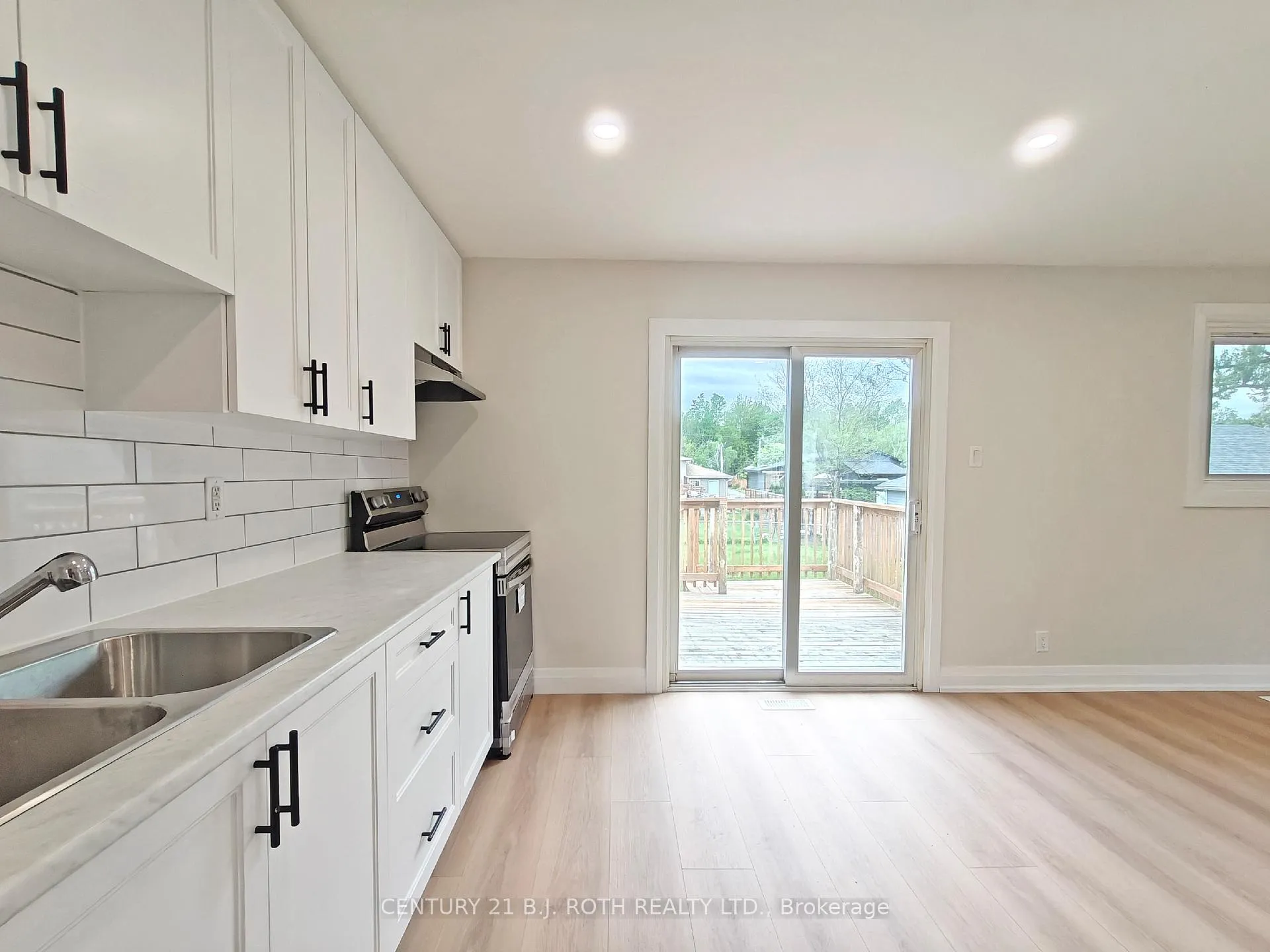 Photo 4 of 698 Burton Drive, Innisfil, Alcona — HOMEH