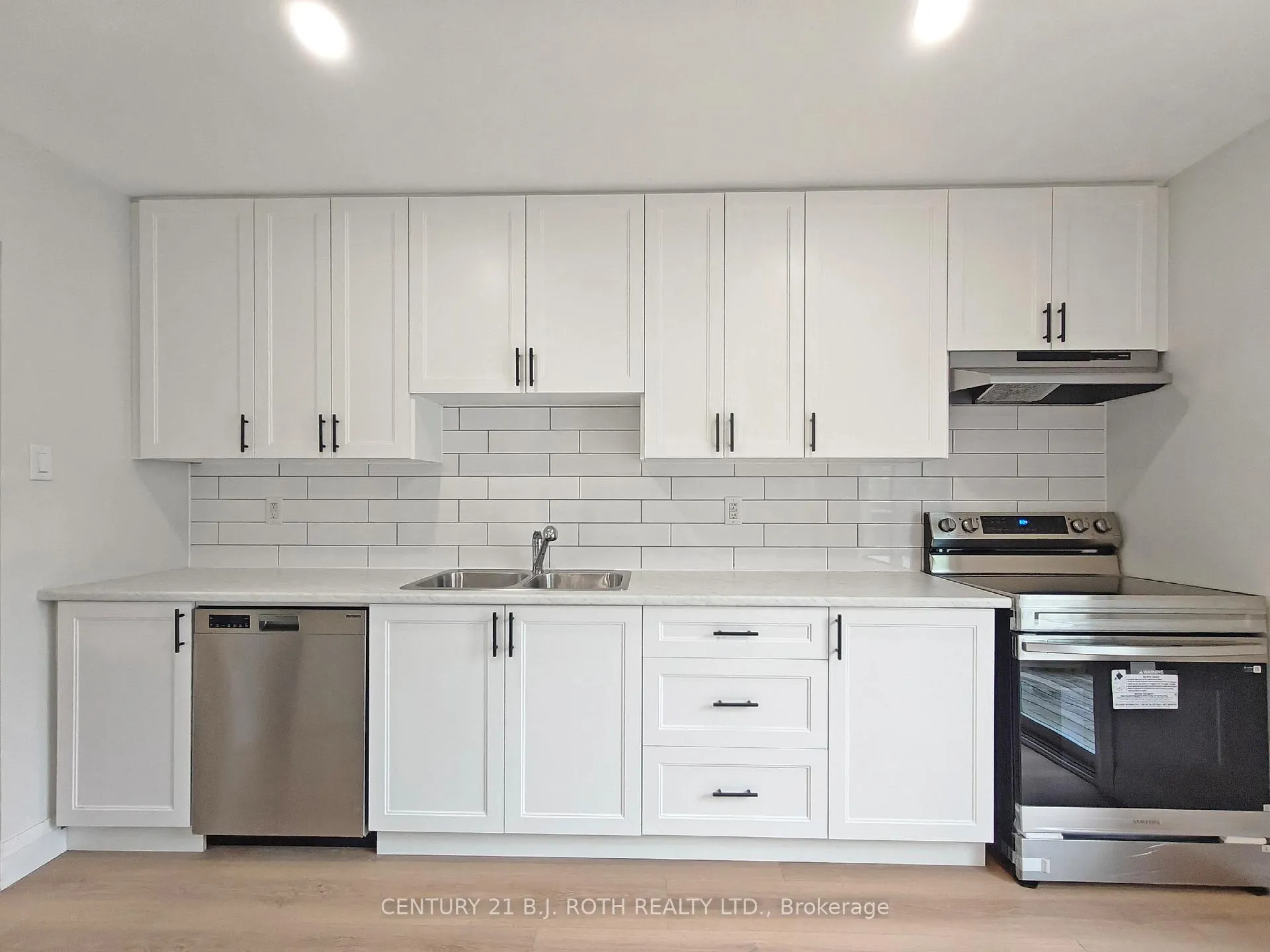 Photo 5 of 698 Burton Drive, Innisfil, Alcona — HOMEH