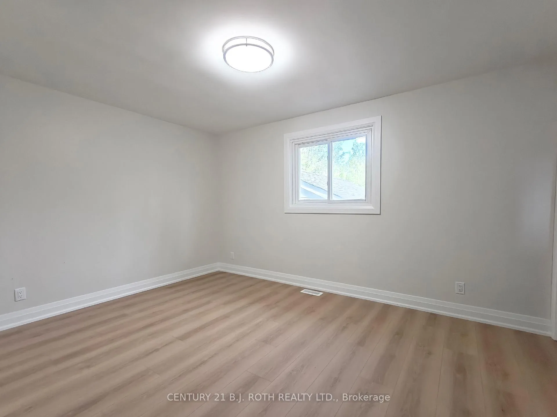 Photo 6 of 698 Burton Drive, Innisfil, Alcona — HOMEH