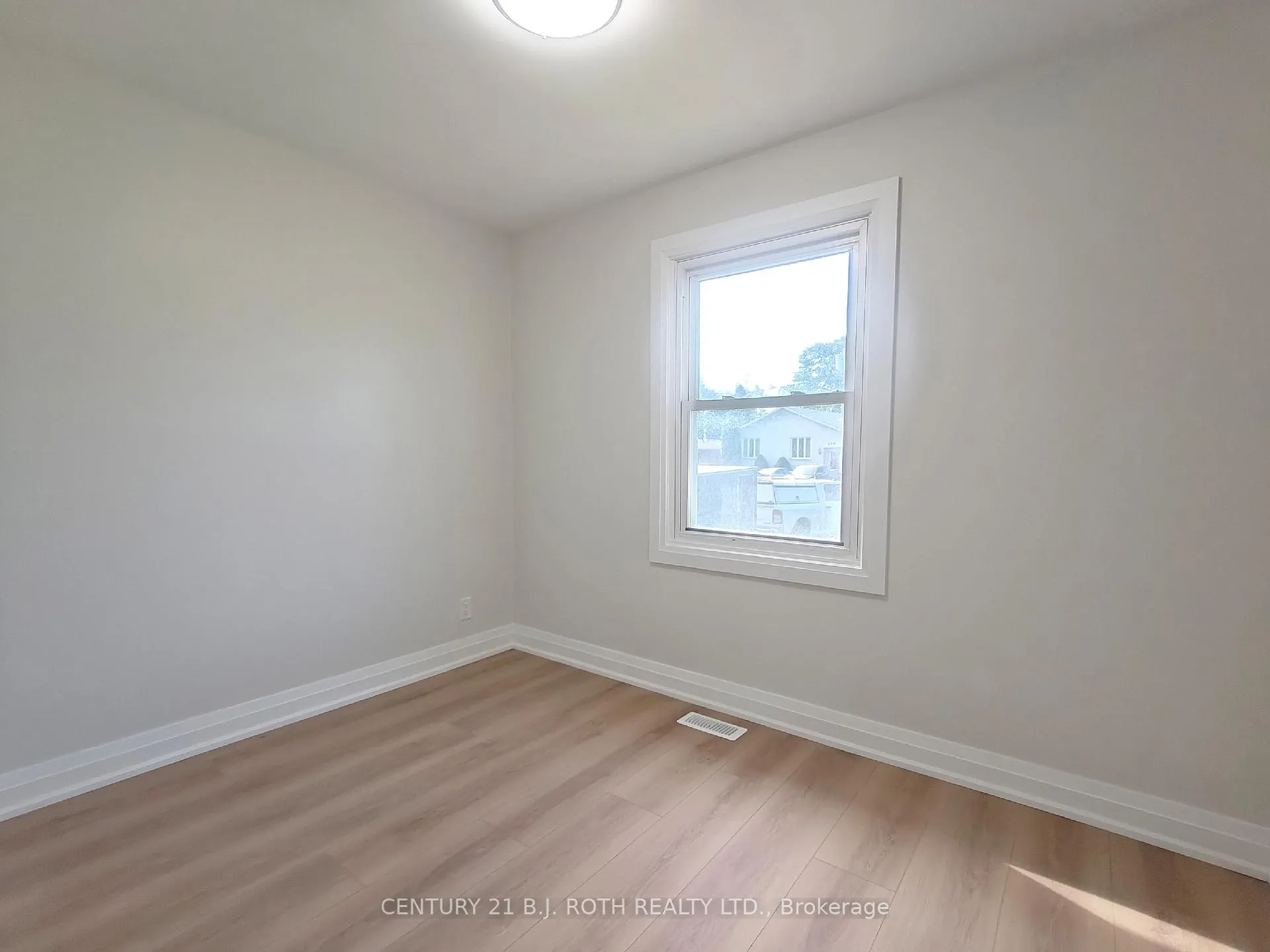 Photo 8 of 698 Burton Drive, Innisfil, Alcona — HOMEH