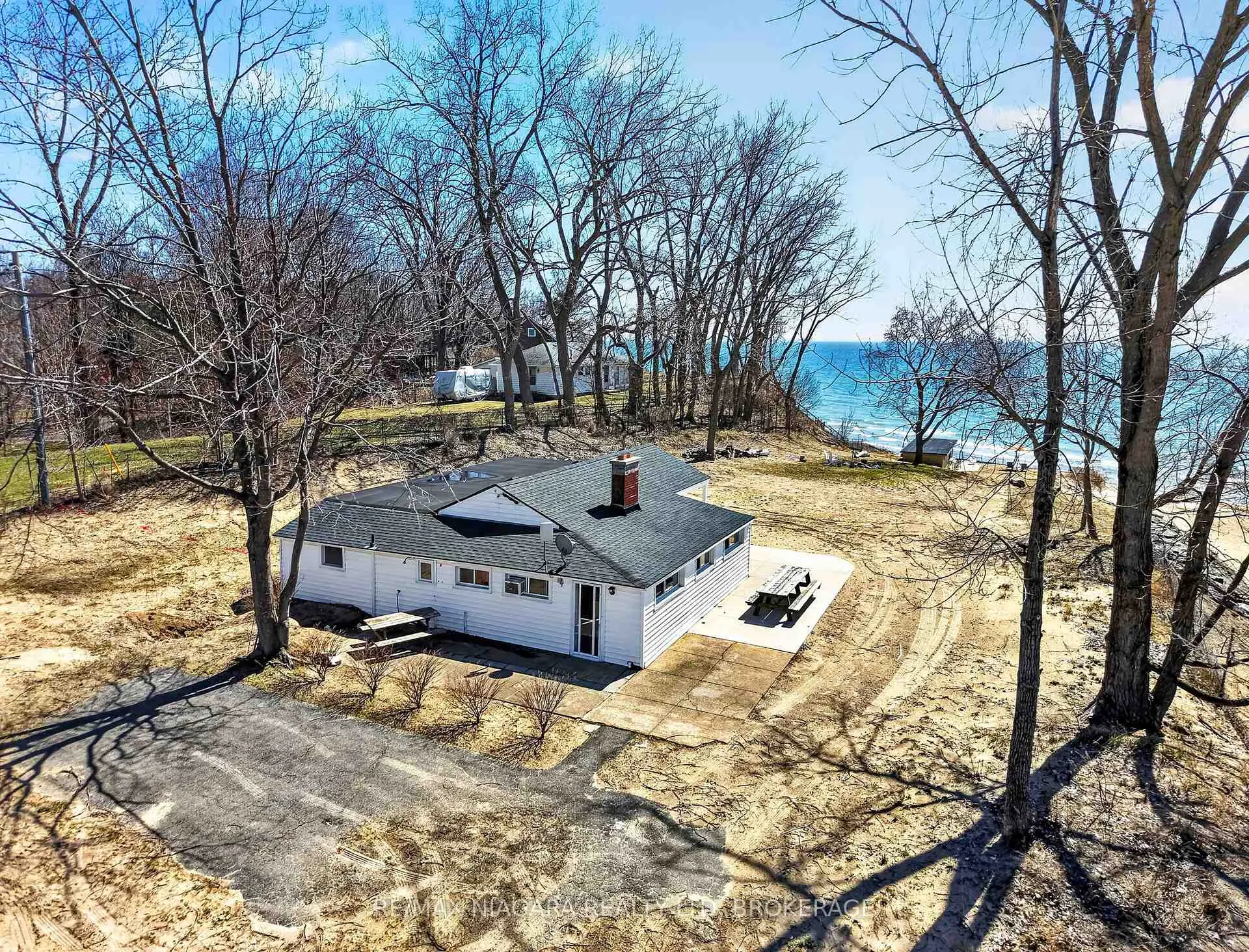 Photo 1 of 239 Pleasant Beach Road, Port Colborne, Sherkston — HOMEH