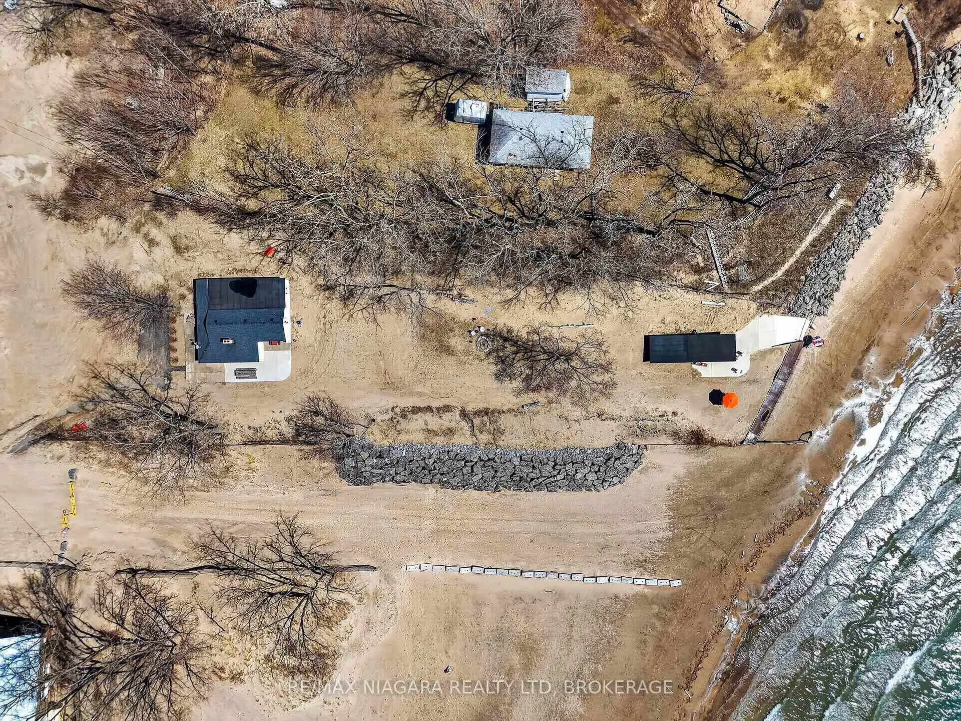 Photo 2 of 239 Pleasant Beach Road, Port Colborne, Sherkston — HOMEH