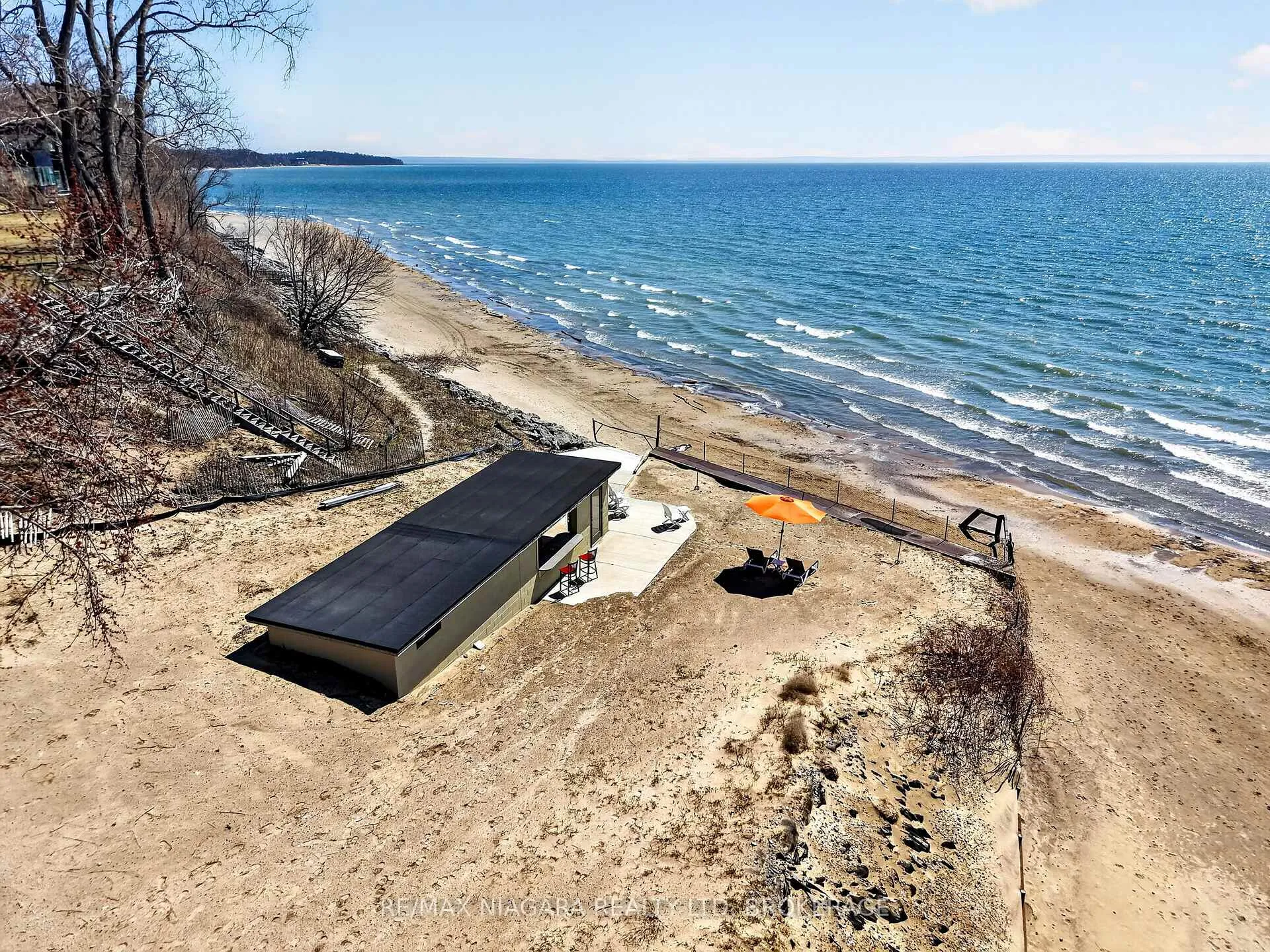 Photo 3 of 239 Pleasant Beach Road, Port Colborne, Sherkston — HOMEH