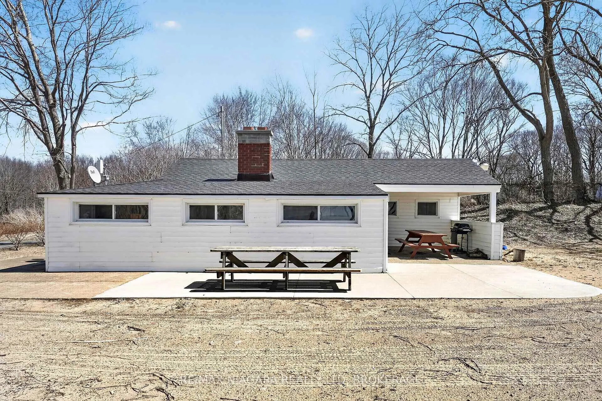 Photo 4 of 239 Pleasant Beach Road, Port Colborne, Sherkston — HOMEH
