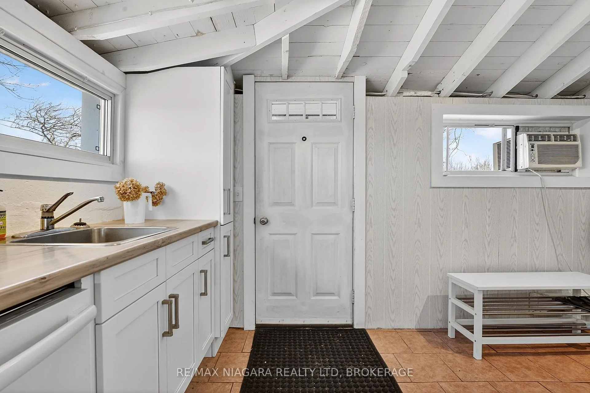 Photo 5 of 239 Pleasant Beach Road, Port Colborne, Sherkston — HOMEH