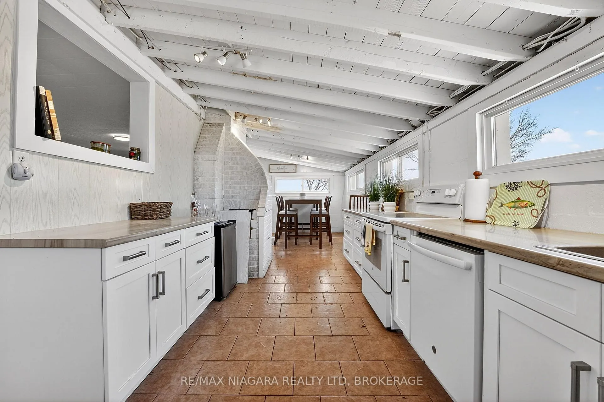 Photo 8 of 239 Pleasant Beach Road, Port Colborne, Sherkston — HOMEH