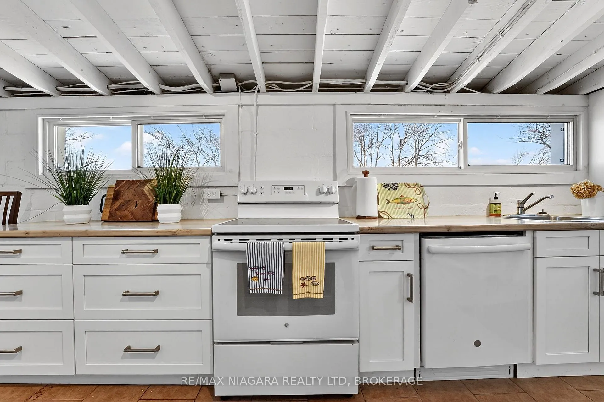 Photo 9 of 239 Pleasant Beach Road, Port Colborne, Sherkston — HOMEH