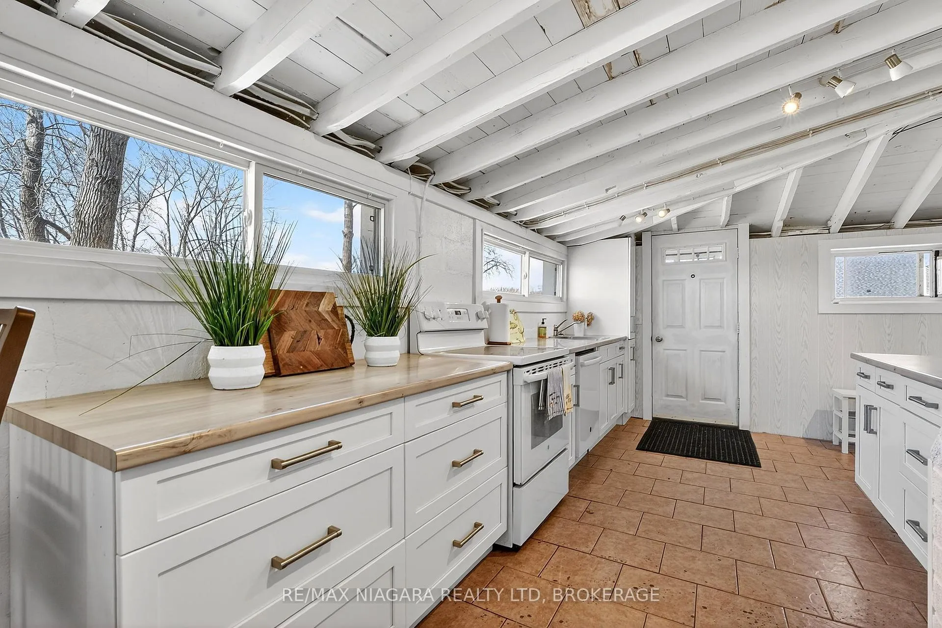 Photo 10 of 239 Pleasant Beach Road, Port Colborne, Sherkston — HOMEH