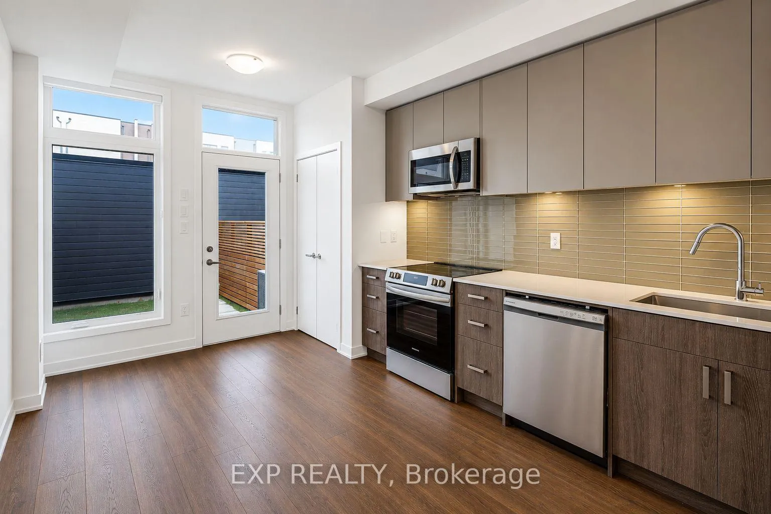 Photo 11 of 28 Turtle Island Road, Toronto, Englemount-Lawrence — HOMEH