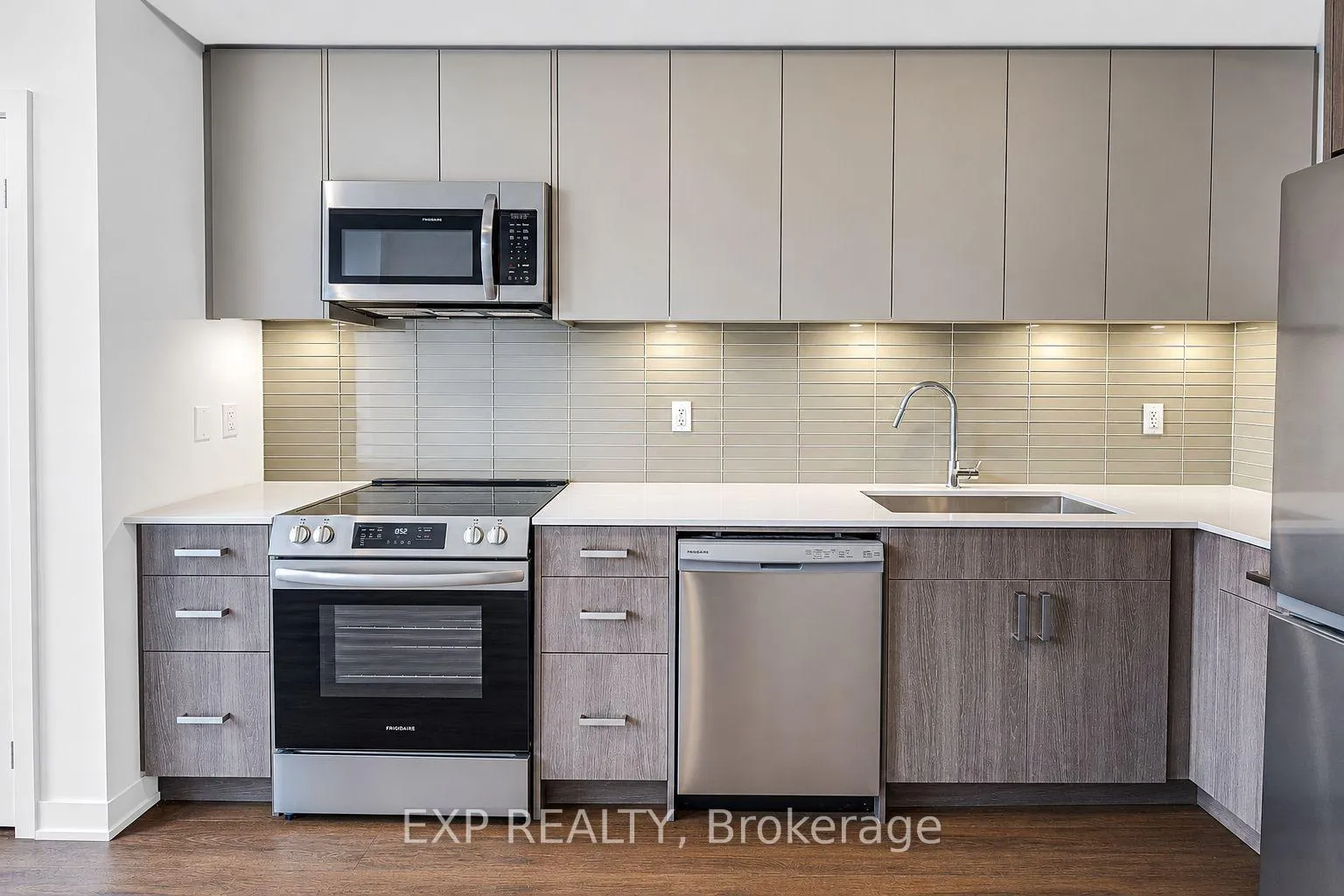 Photo 12 of 28 Turtle Island Road, Toronto, Englemount-Lawrence — HOMEH